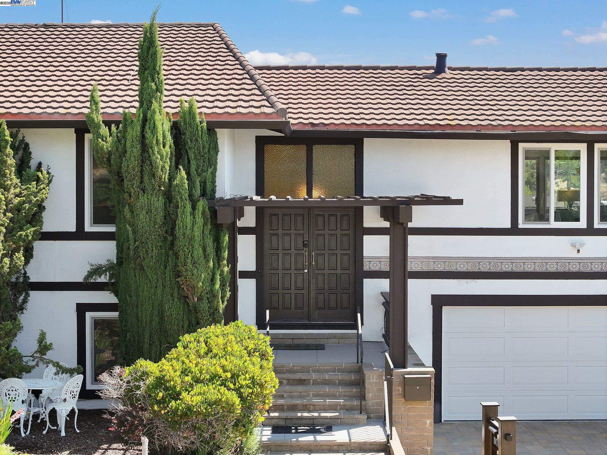 Detail Gallery Image 5 of 60 For 27896 Adobe Ct, Hayward,  CA 94542 - 5 Beds | 3 Baths