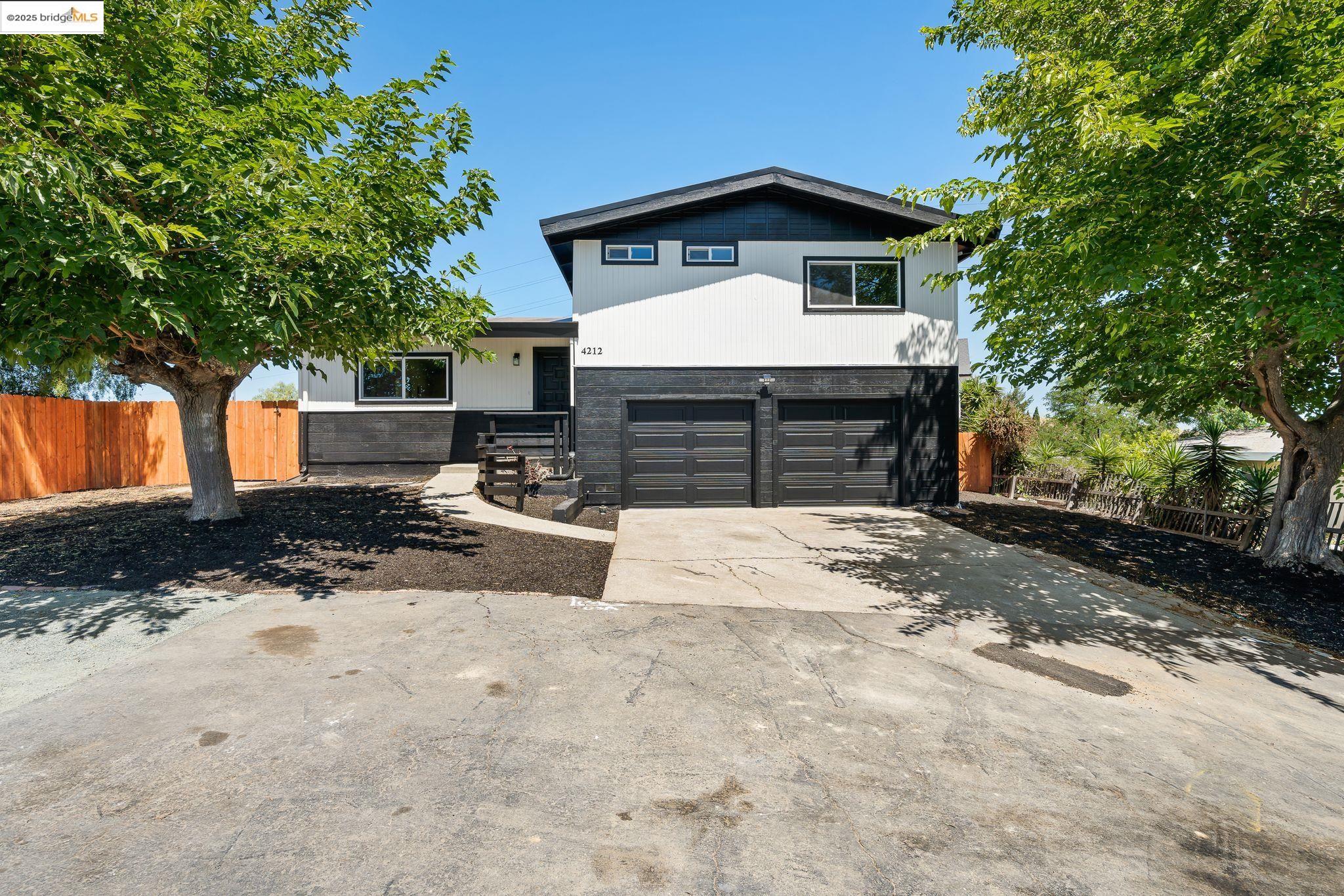 Detail Gallery Image 1 of 1 For 4212 Valley Ave, Martinez,  CA 94553 - 3 Beds | 2 Baths