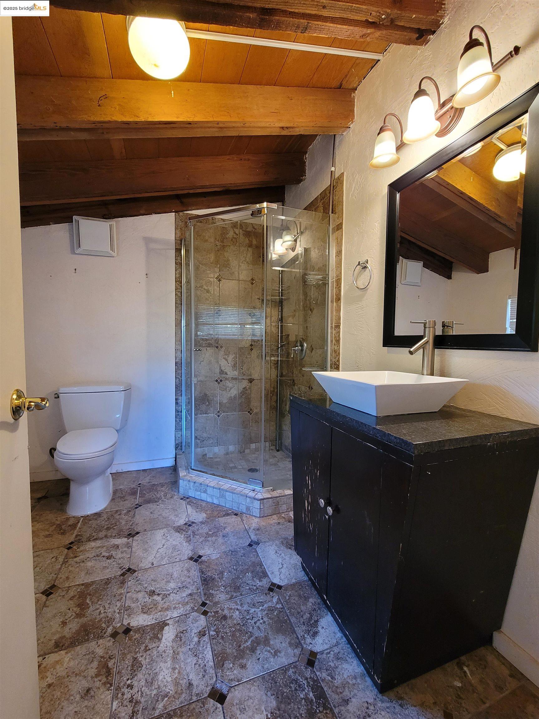Detail Gallery Image 28 of 59 For 40 Hilldale Ct, Orinda,  CA 94563 - 5 Beds | 4/1 Baths