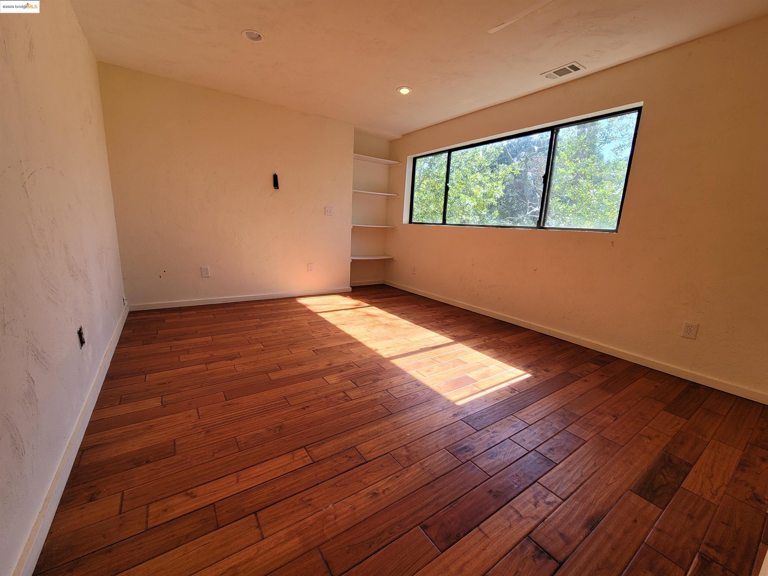 Detail Gallery Image 34 of 59 For 40 Hilldale Ct, Orinda,  CA 94563 - 5 Beds | 4/1 Baths