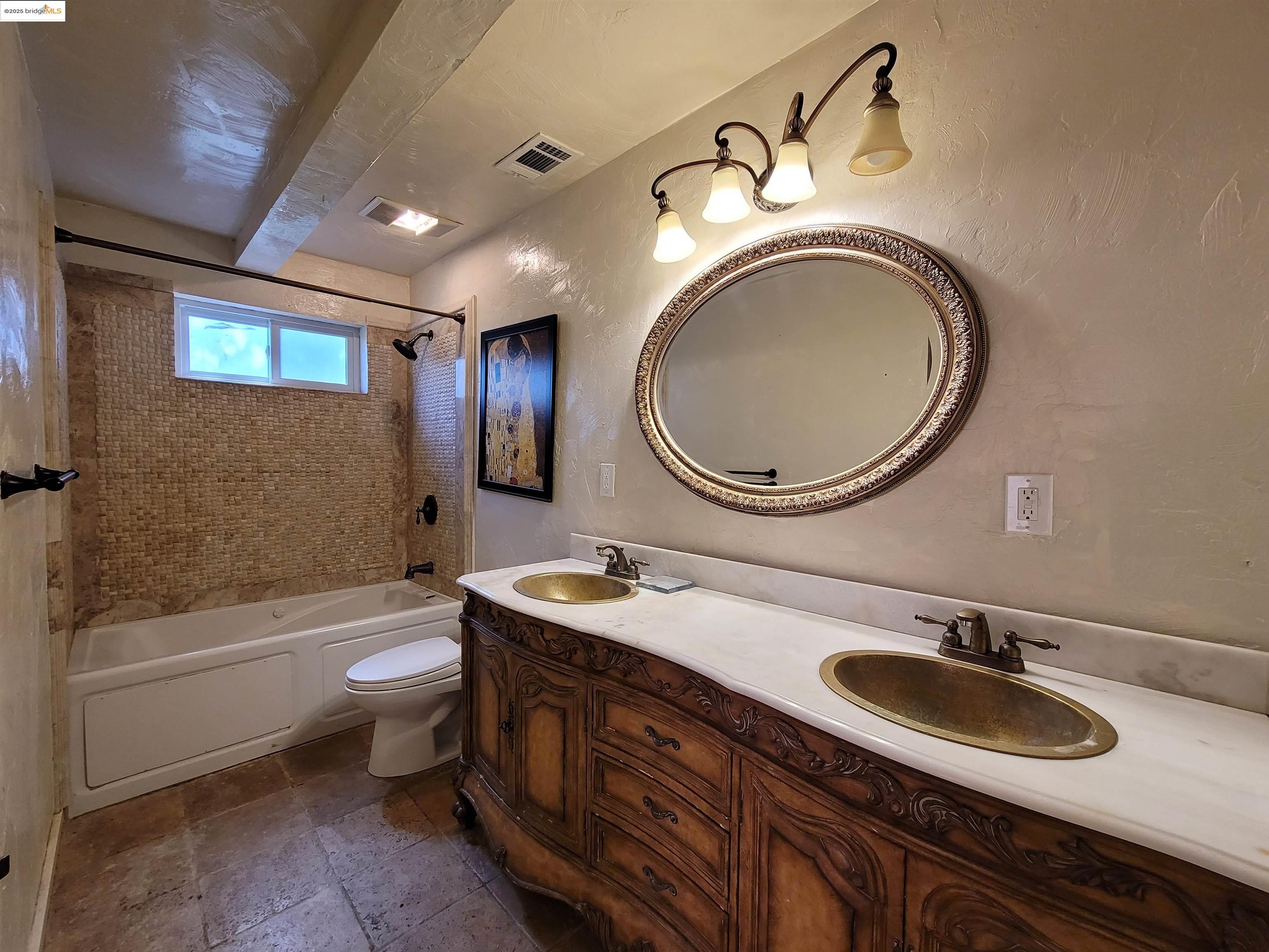 Detail Gallery Image 35 of 59 For 40 Hilldale Ct, Orinda,  CA 94563 - 5 Beds | 4/1 Baths