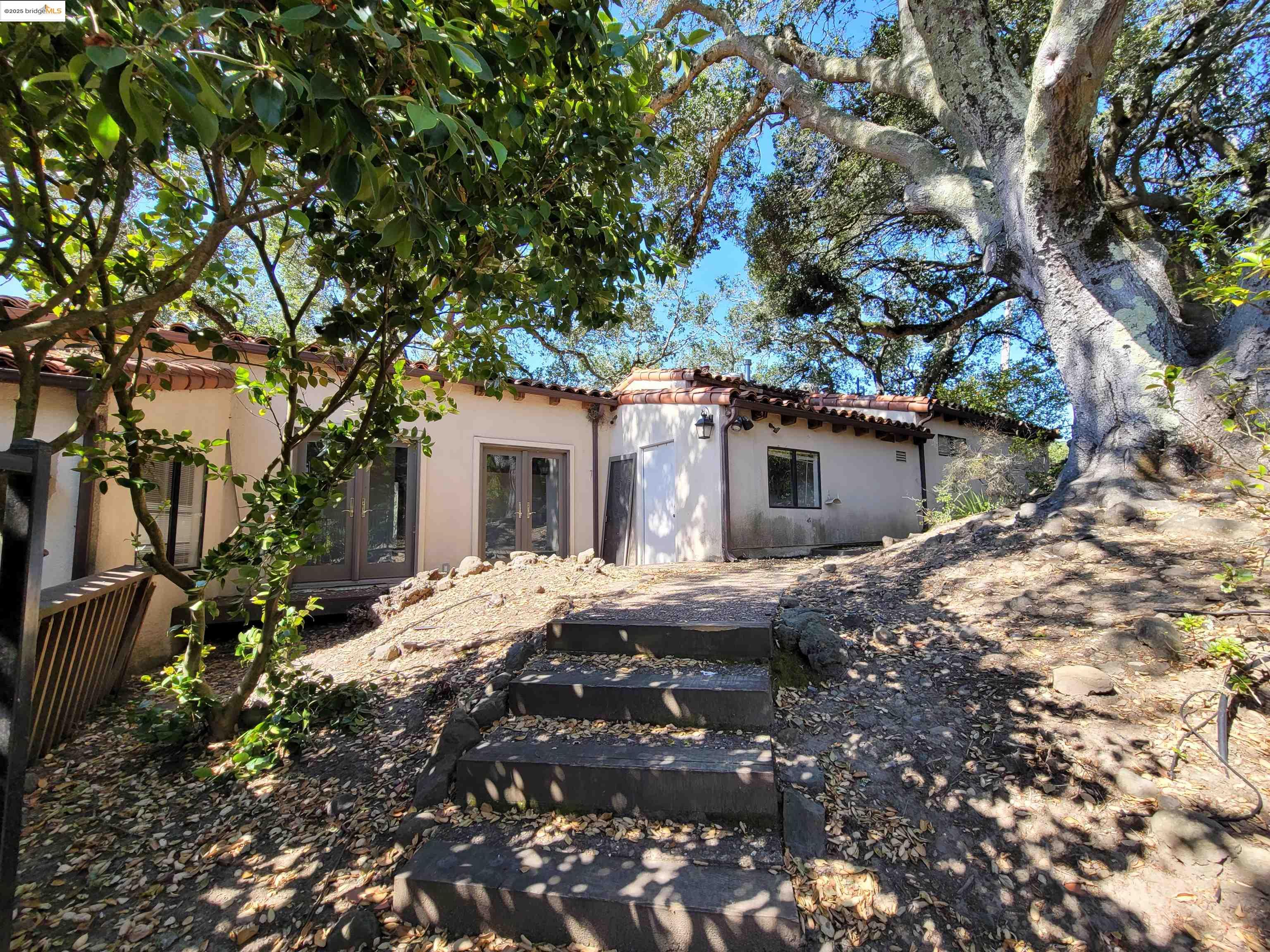 Detail Gallery Image 43 of 59 For 40 Hilldale Ct, Orinda,  CA 94563 - 5 Beds | 4/1 Baths