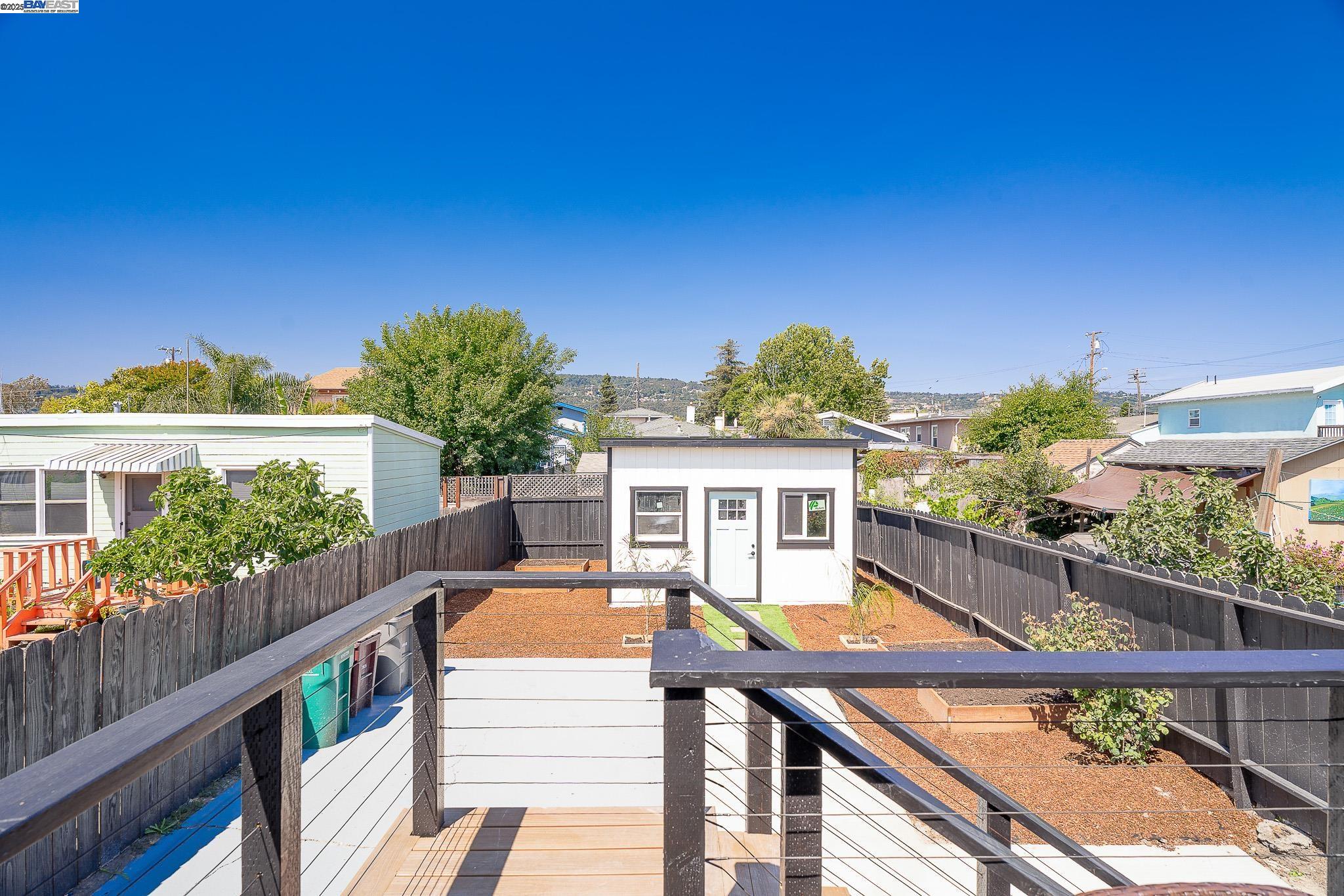 3708 Lyon Ave, Oakland, California 94601, 3 Bedrooms Bedrooms, 5 Rooms Rooms,2 BathroomsBathrooms,Residential,For Sale,3708 Lyon Ave,41102153