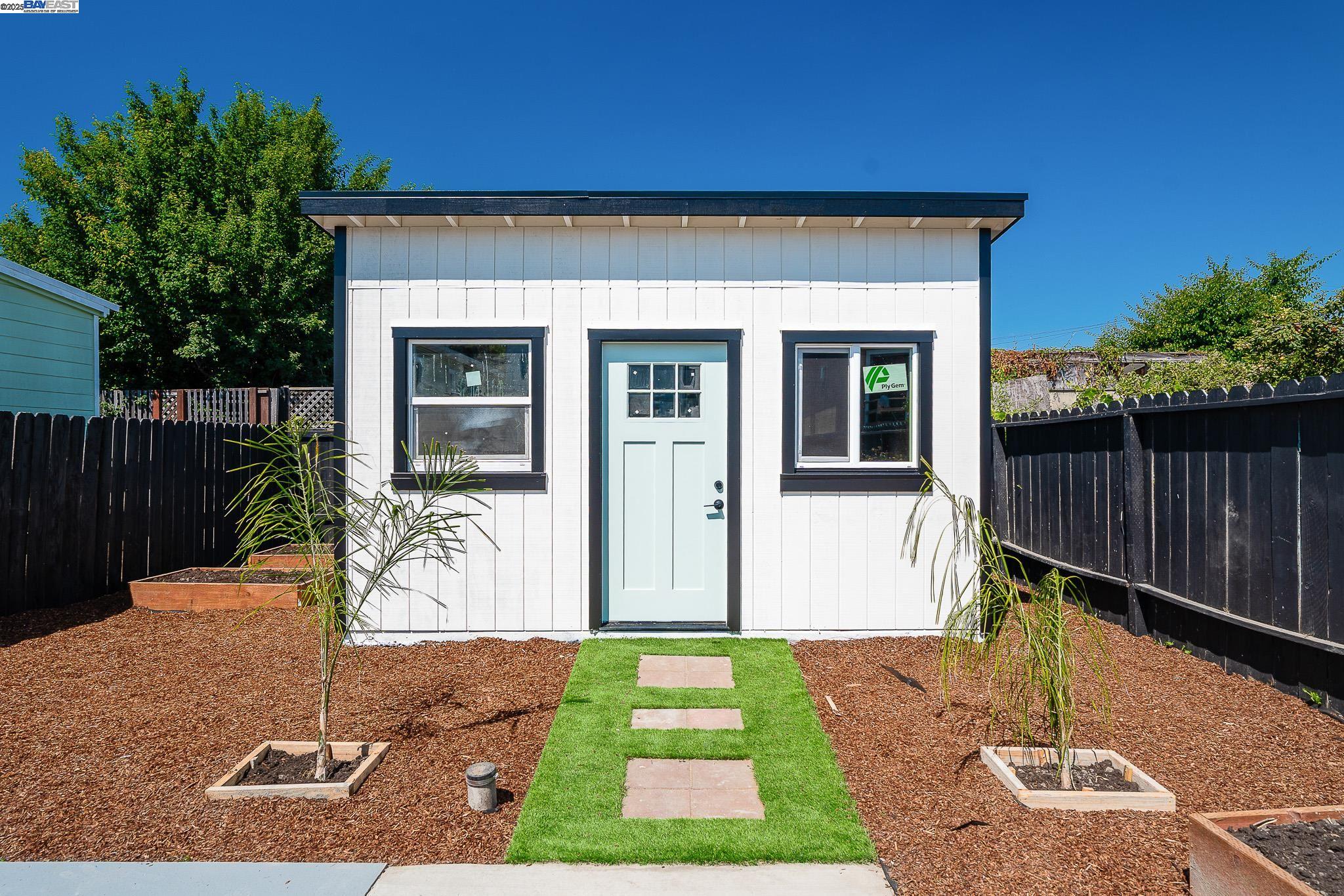 3708 Lyon Ave, Oakland, California 94601, 3 Bedrooms Bedrooms, 5 Rooms Rooms,2 BathroomsBathrooms,Residential,For Sale,3708 Lyon Ave,41102153