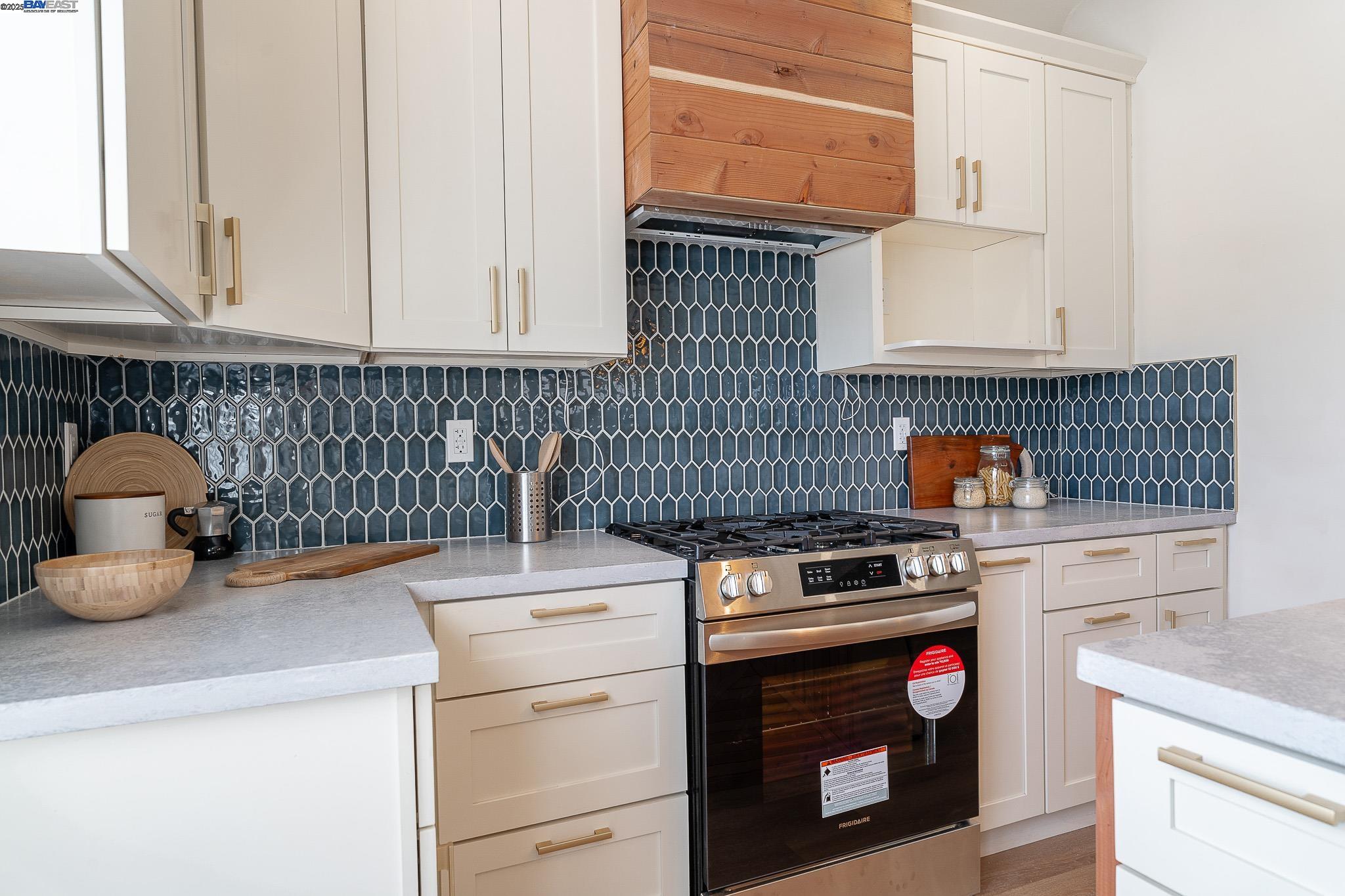 3708 Lyon Ave, Oakland, California 94601, 3 Bedrooms Bedrooms, 5 Rooms Rooms,2 BathroomsBathrooms,Residential,For Sale,3708 Lyon Ave,41102153