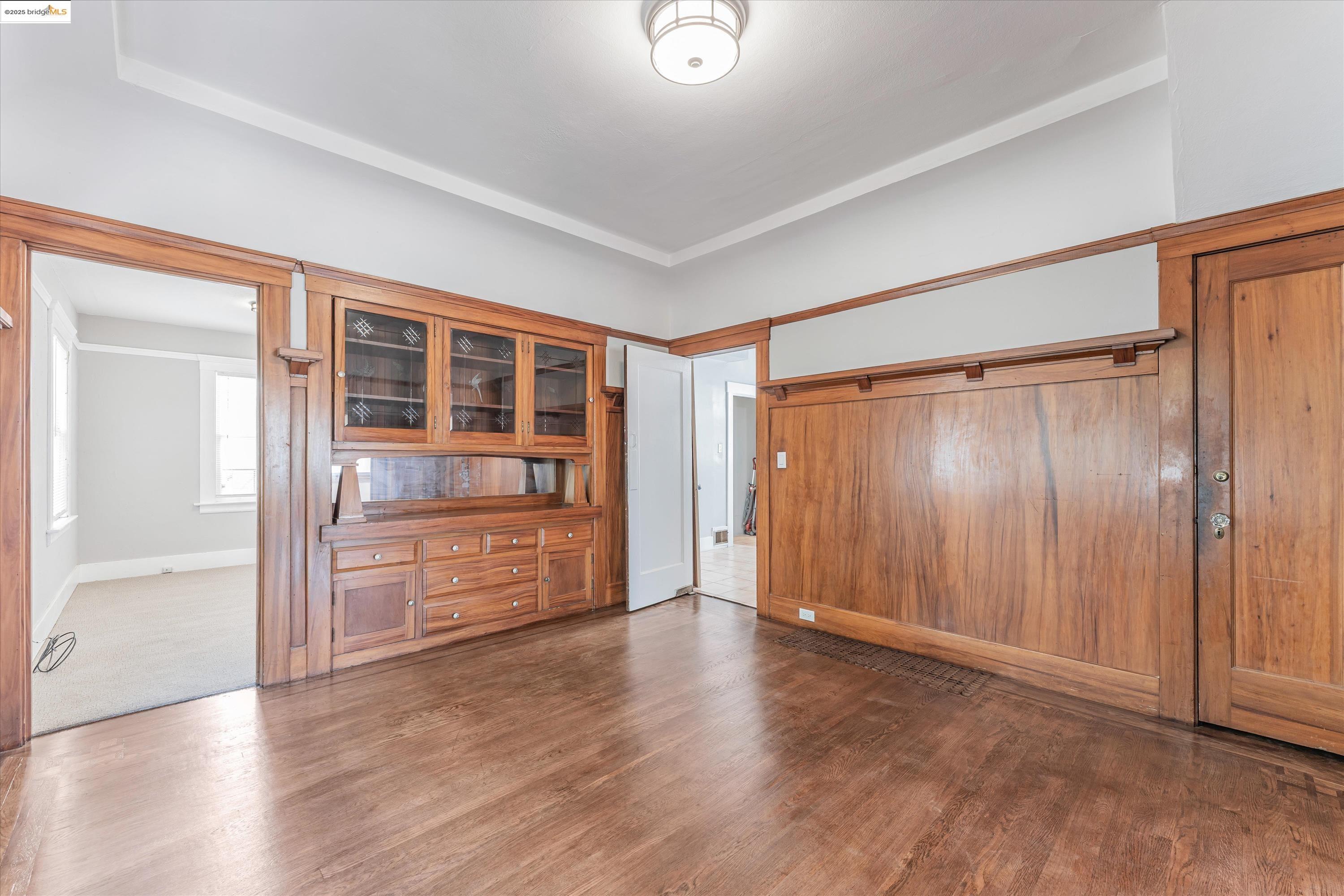 Detail Gallery Image 12 of 47 For 3531 Lakeshore Ave, Oakland,  CA 94610 - 4 Beds | 1/1 Baths