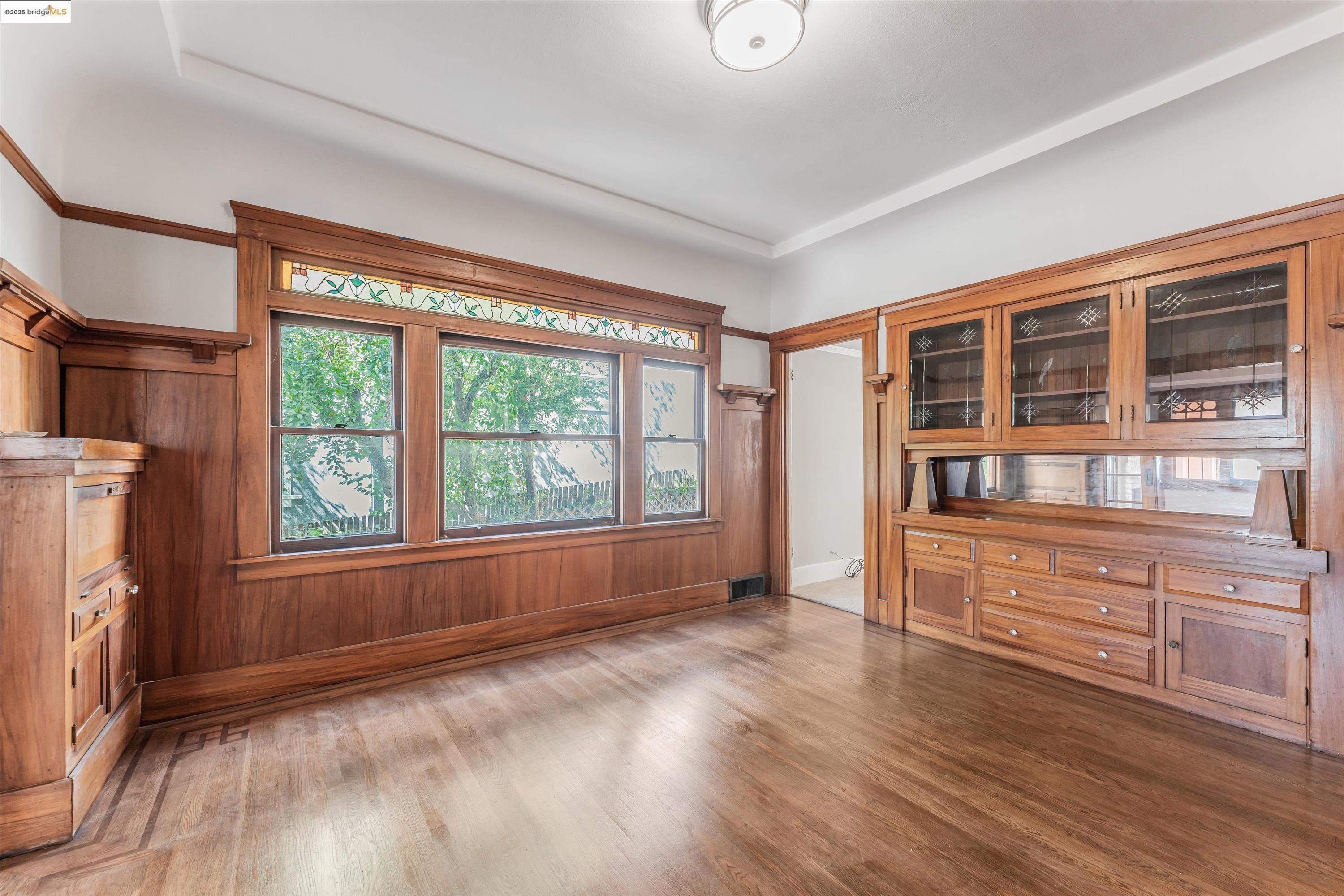 Detail Gallery Image 14 of 47 For 3531 Lakeshore Ave, Oakland,  CA 94610 - 4 Beds | 1/1 Baths