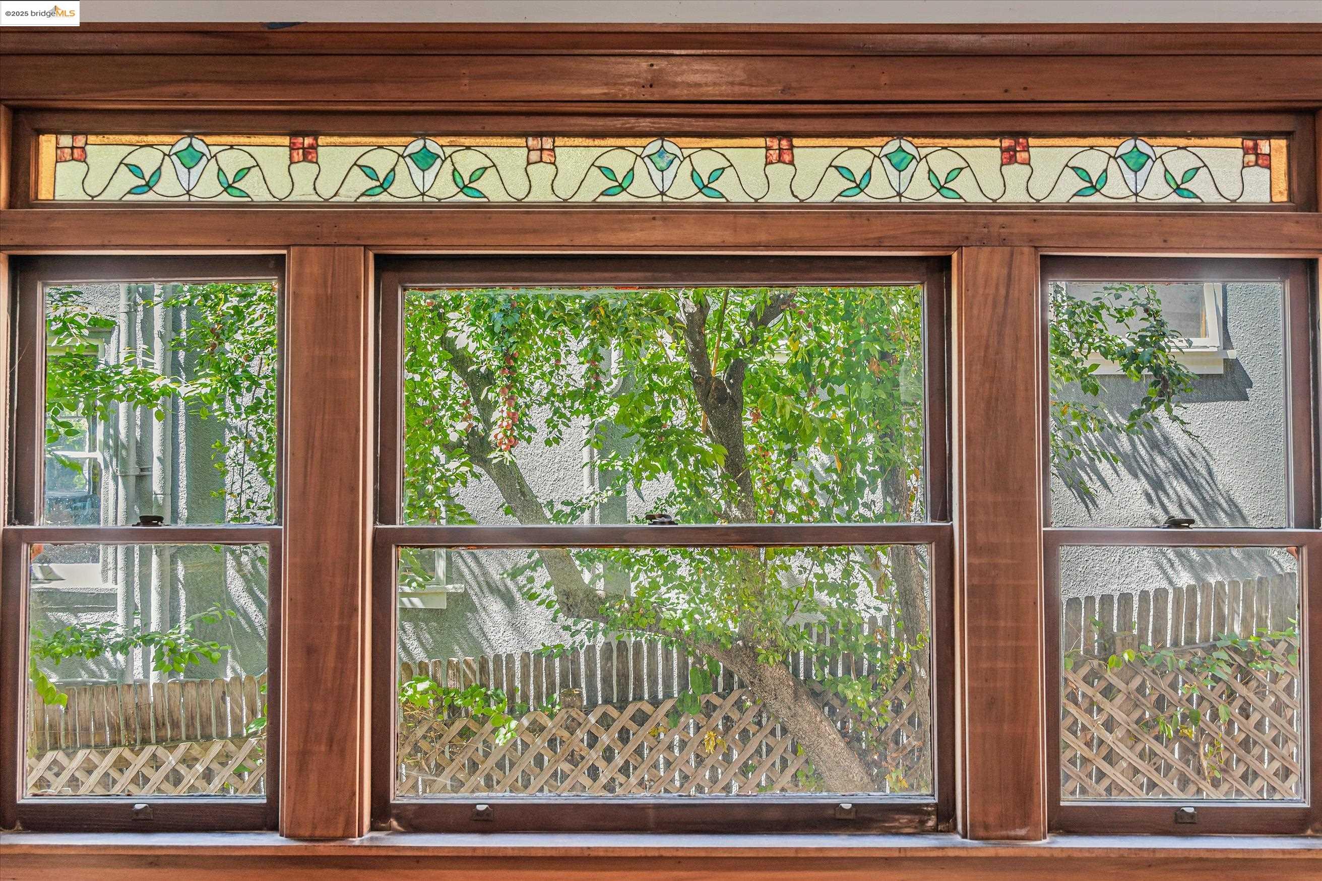 Detail Gallery Image 16 of 47 For 3531 Lakeshore Ave, Oakland,  CA 94610 - 4 Beds | 1/1 Baths