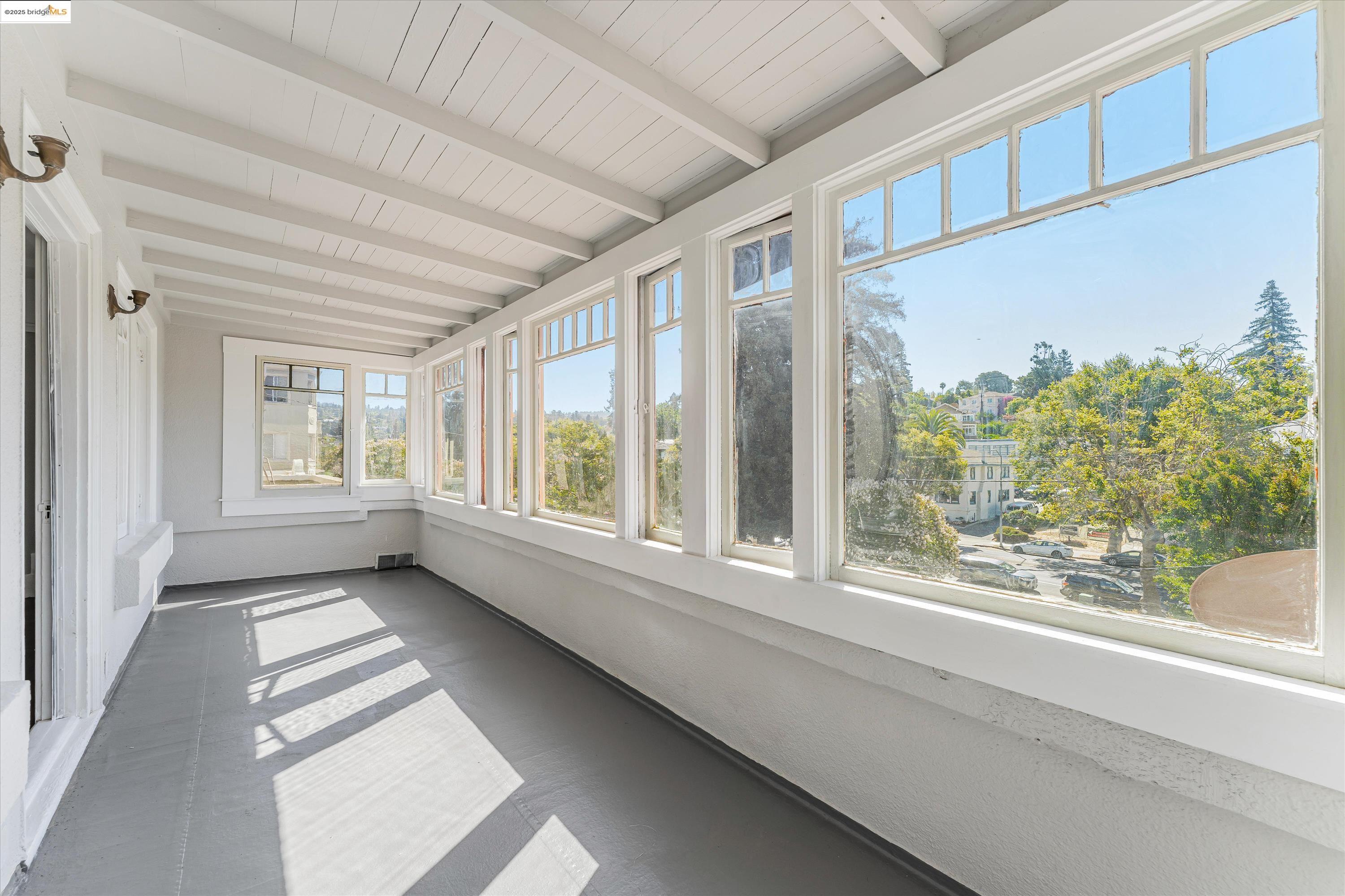 Detail Gallery Image 24 of 47 For 3531 Lakeshore Ave, Oakland,  CA 94610 - 4 Beds | 1/1 Baths