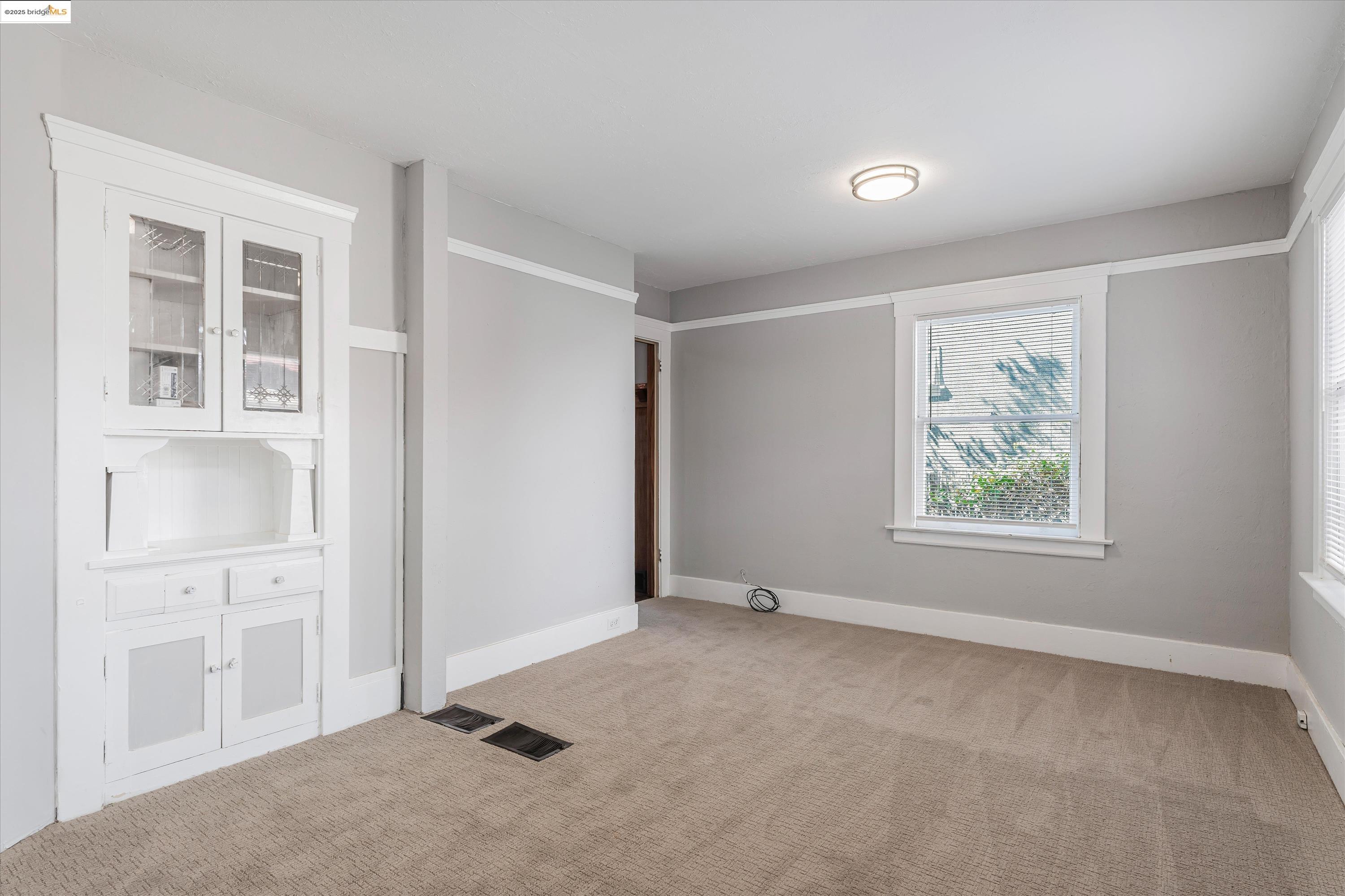 Detail Gallery Image 36 of 47 For 3531 Lakeshore Ave, Oakland,  CA 94610 - 4 Beds | 1/1 Baths