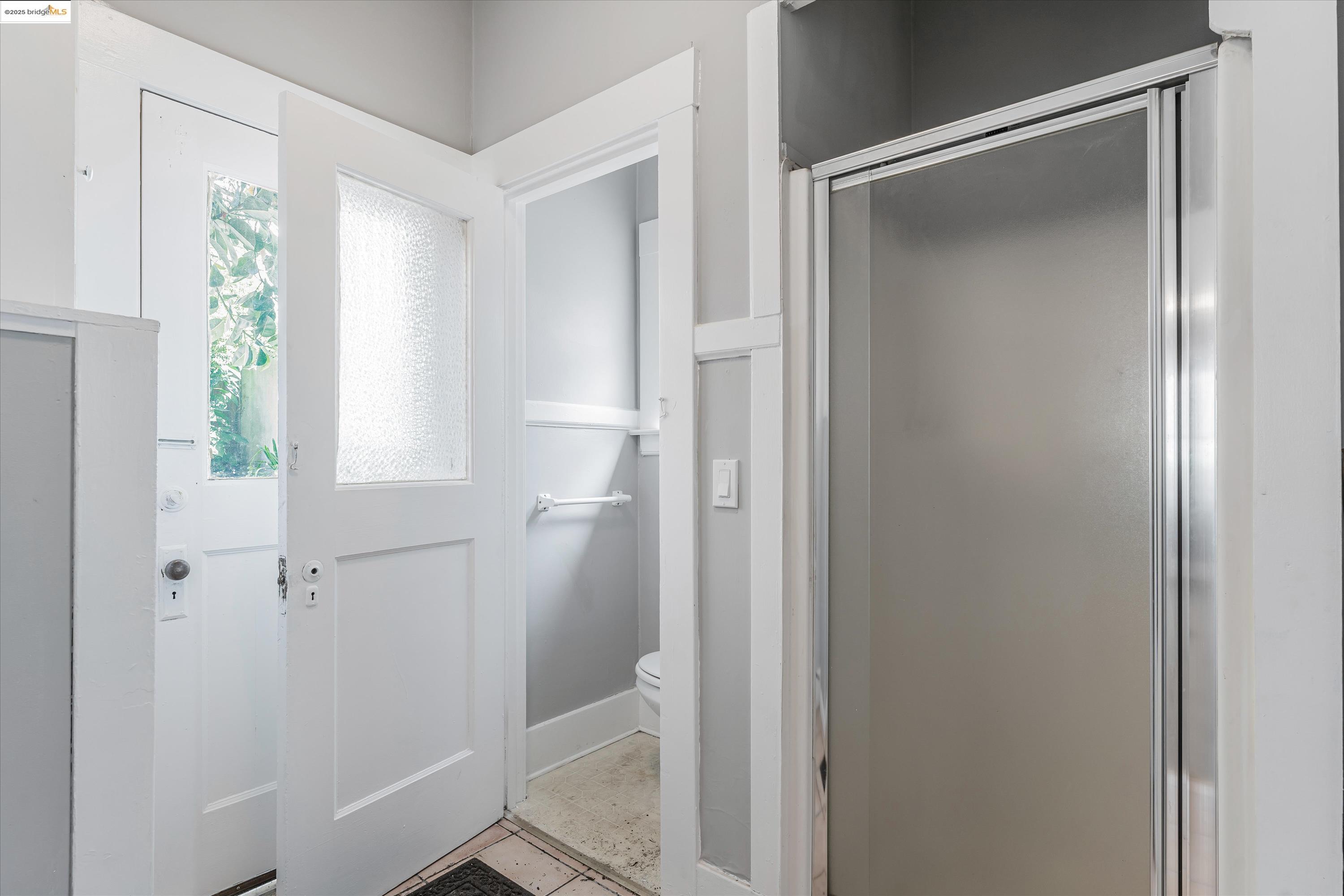 Detail Gallery Image 42 of 47 For 3531 Lakeshore Ave, Oakland,  CA 94610 - 4 Beds | 1/1 Baths