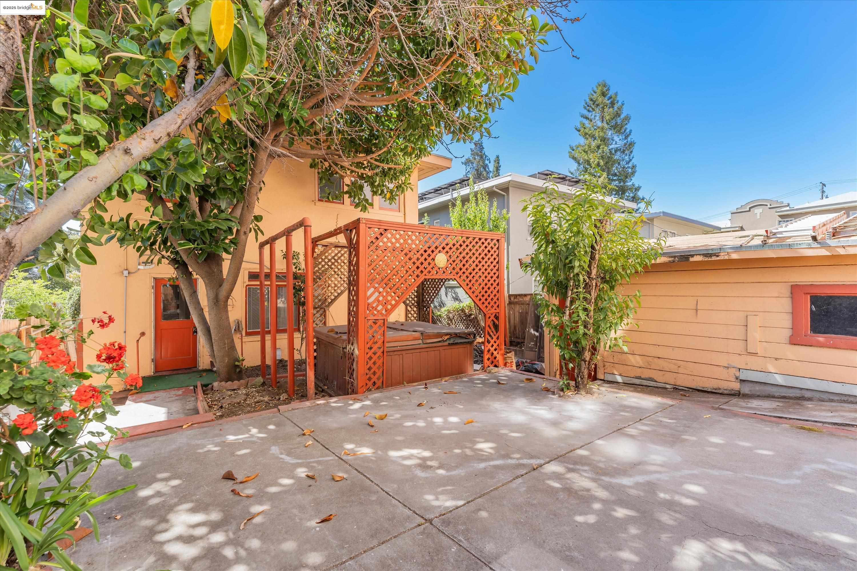 Detail Gallery Image 44 of 47 For 3531 Lakeshore Ave, Oakland,  CA 94610 - 4 Beds | 1/1 Baths