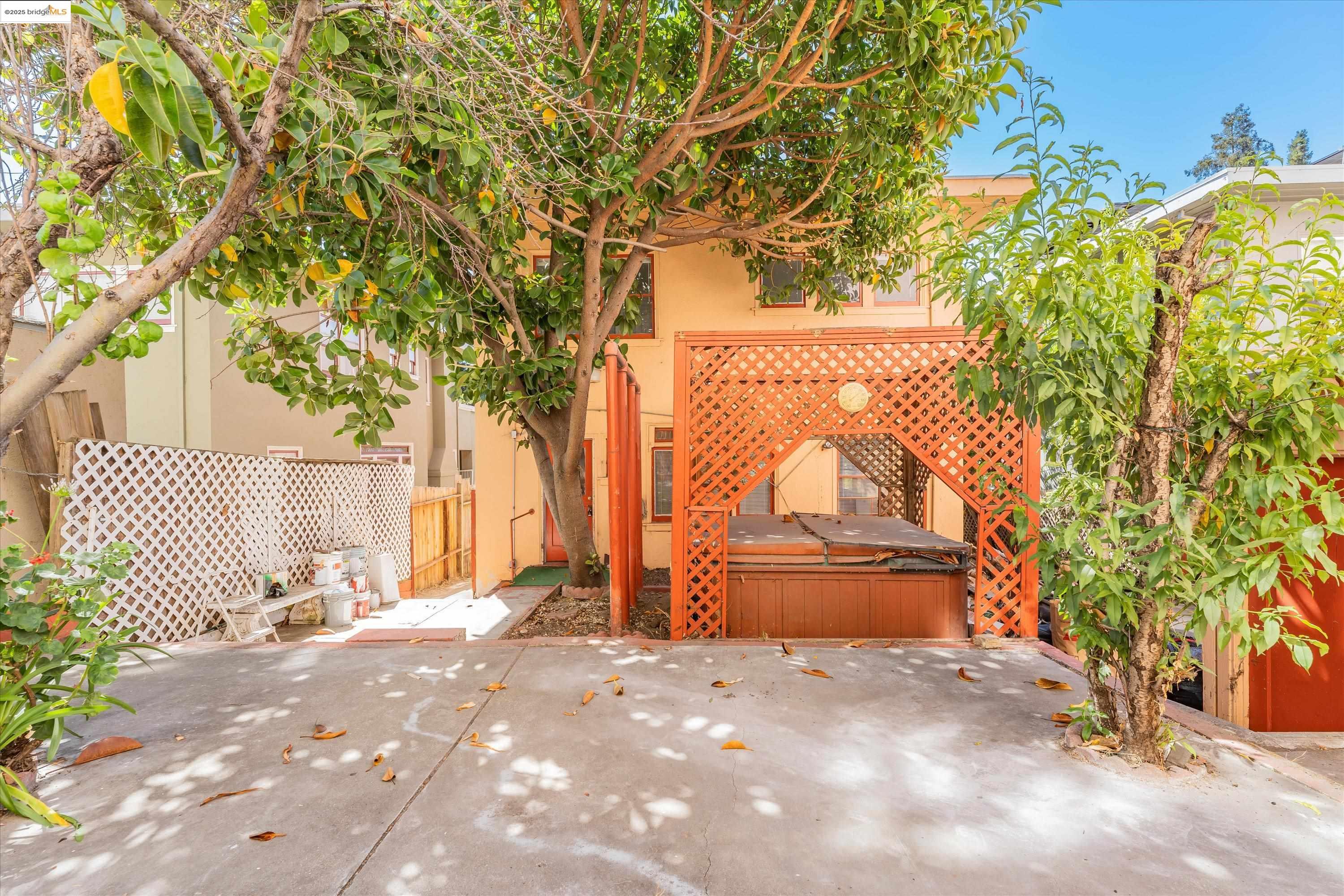 Detail Gallery Image 45 of 47 For 3531 Lakeshore Ave, Oakland,  CA 94610 - 4 Beds | 1/1 Baths