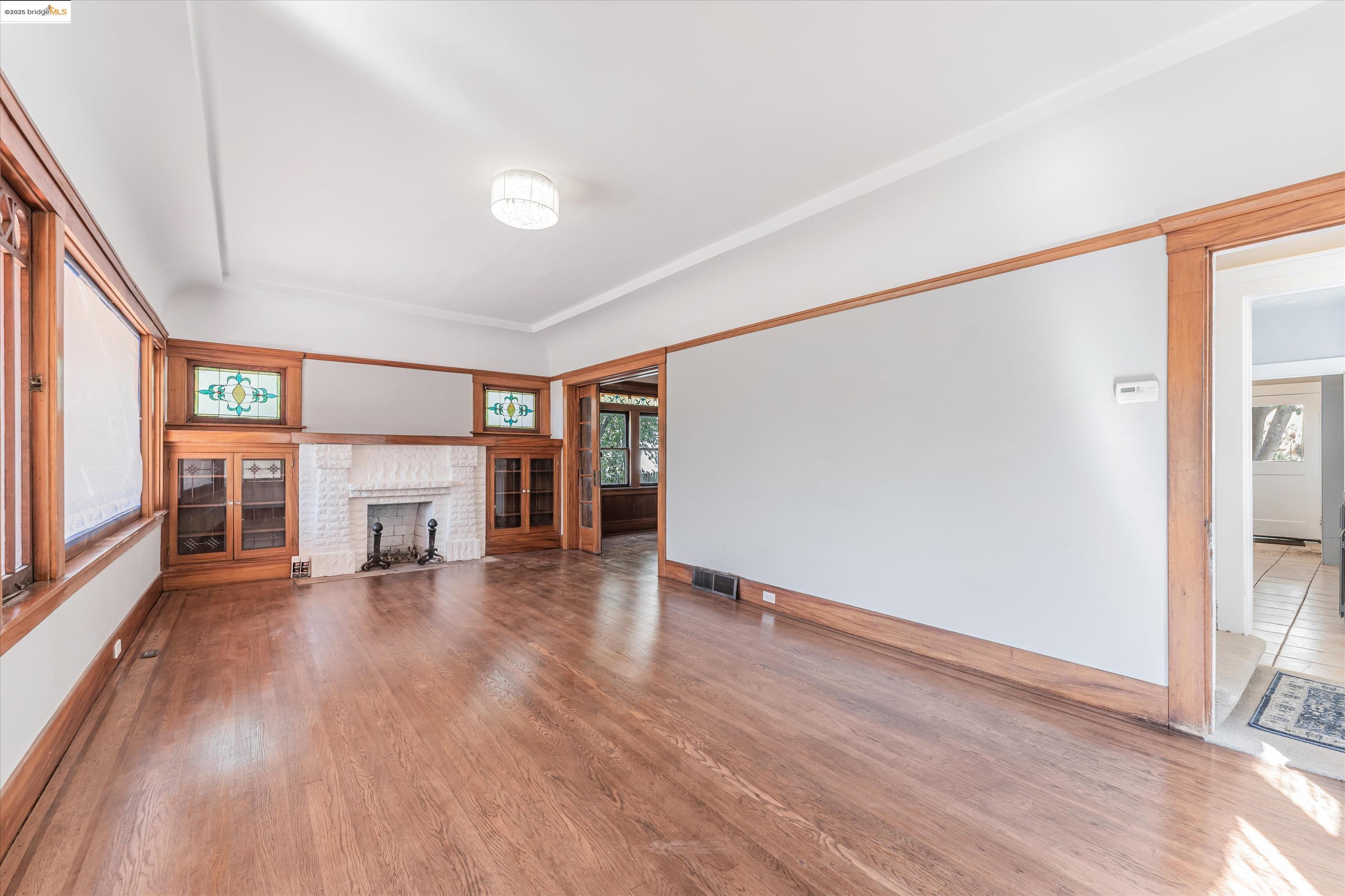 Detail Gallery Image 7 of 47 For 3531 Lakeshore Ave, Oakland,  CA 94610 - 4 Beds | 1/1 Baths