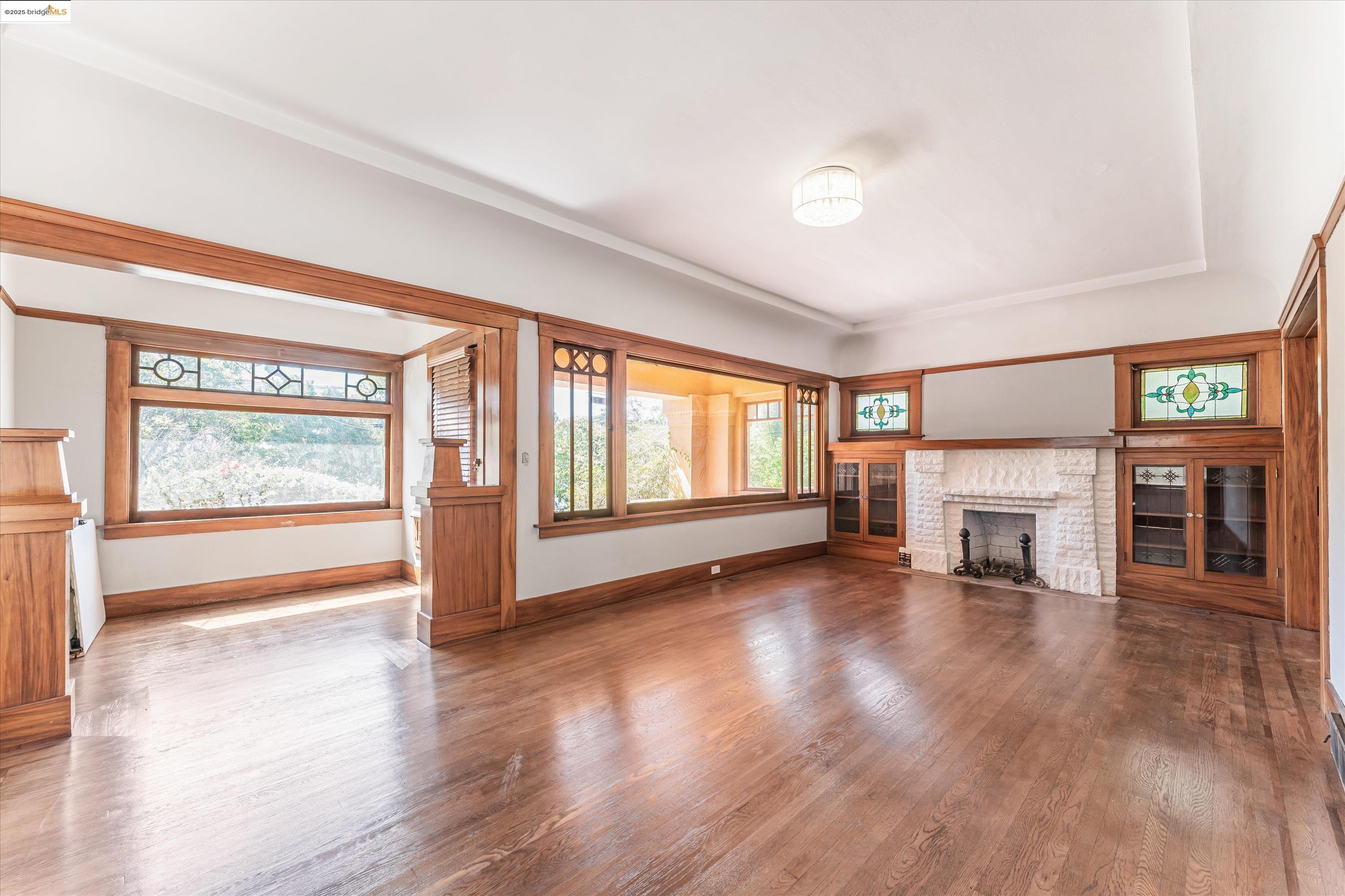Detail Gallery Image 8 of 47 For 3531 Lakeshore Ave, Oakland,  CA 94610 - 4 Beds | 1/1 Baths