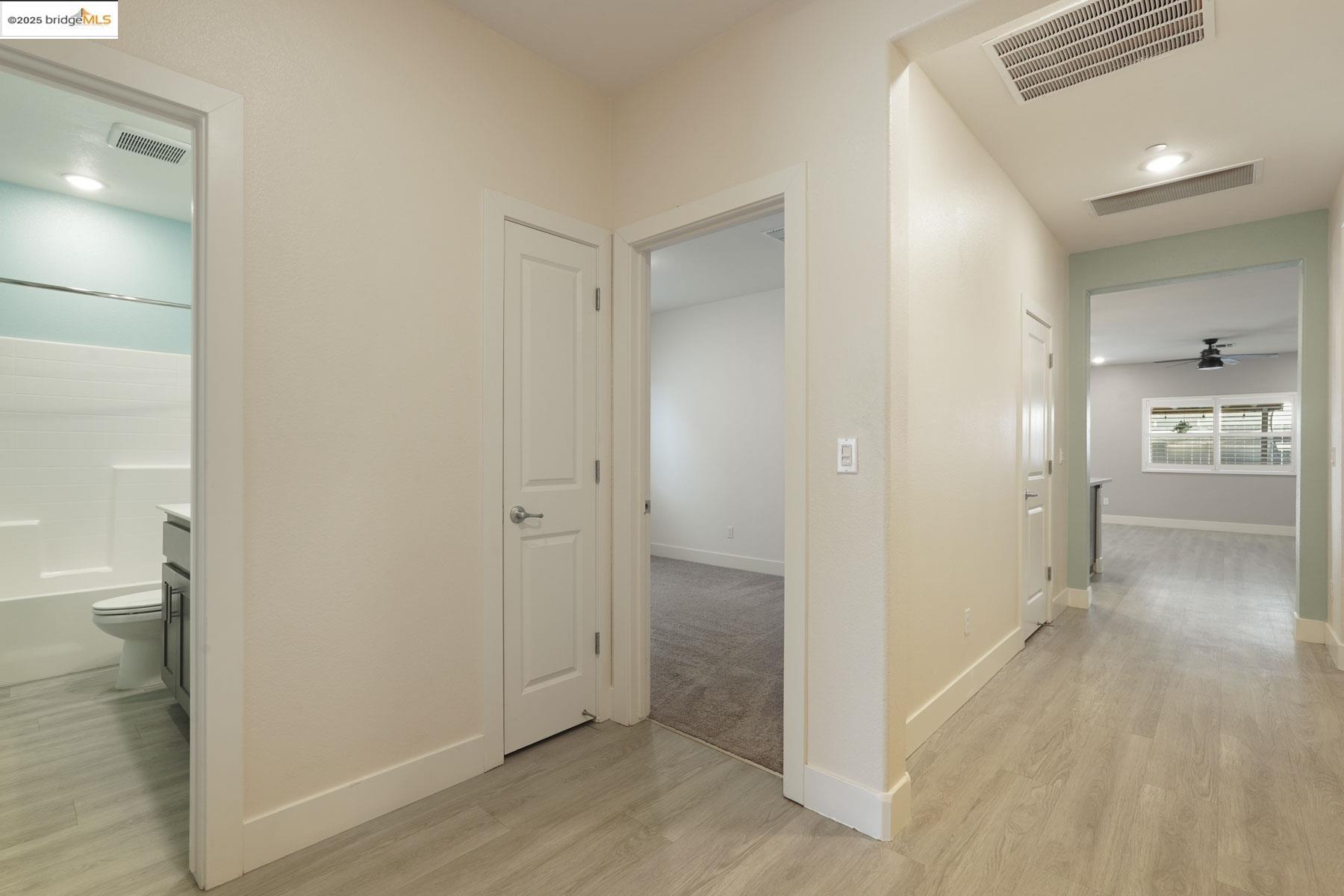 Detail Gallery Image 3 of 23 For 1851 Berlanda Ln, Lodi,  CA 95242 - 3 Beds | 2 Baths
