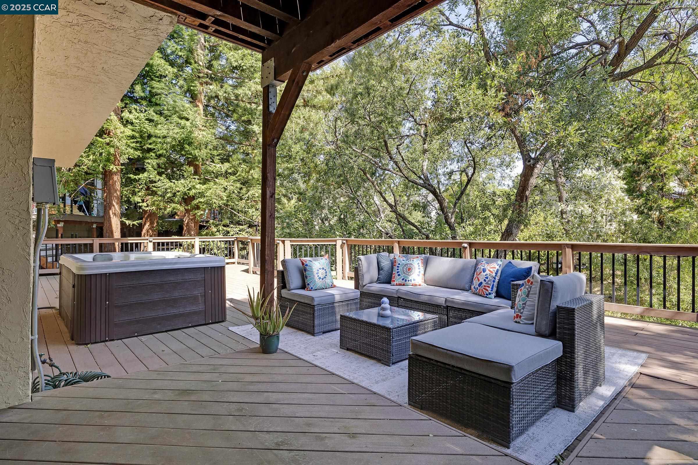 Detail Gallery Image 1 of 38 For 14 Saint Louis Ln, Pleasant Hill,  CA 94523 - 3 Beds | 2/1 Baths