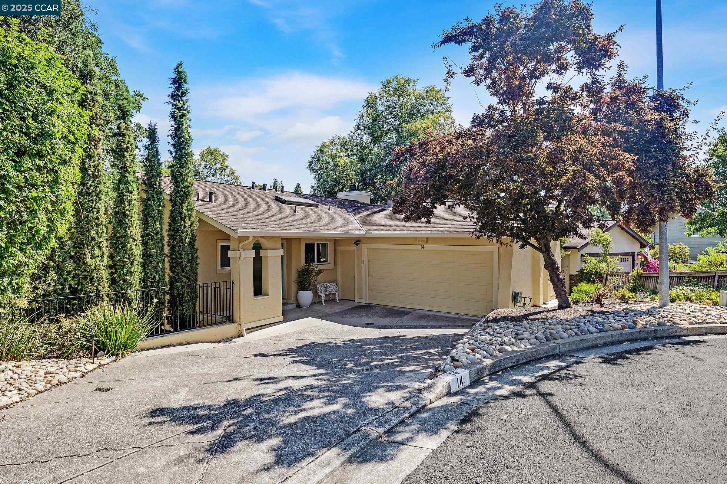 Detail Gallery Image 2 of 38 For 14 Saint Louis Ln, Pleasant Hill,  CA 94523 - 3 Beds | 2/1 Baths