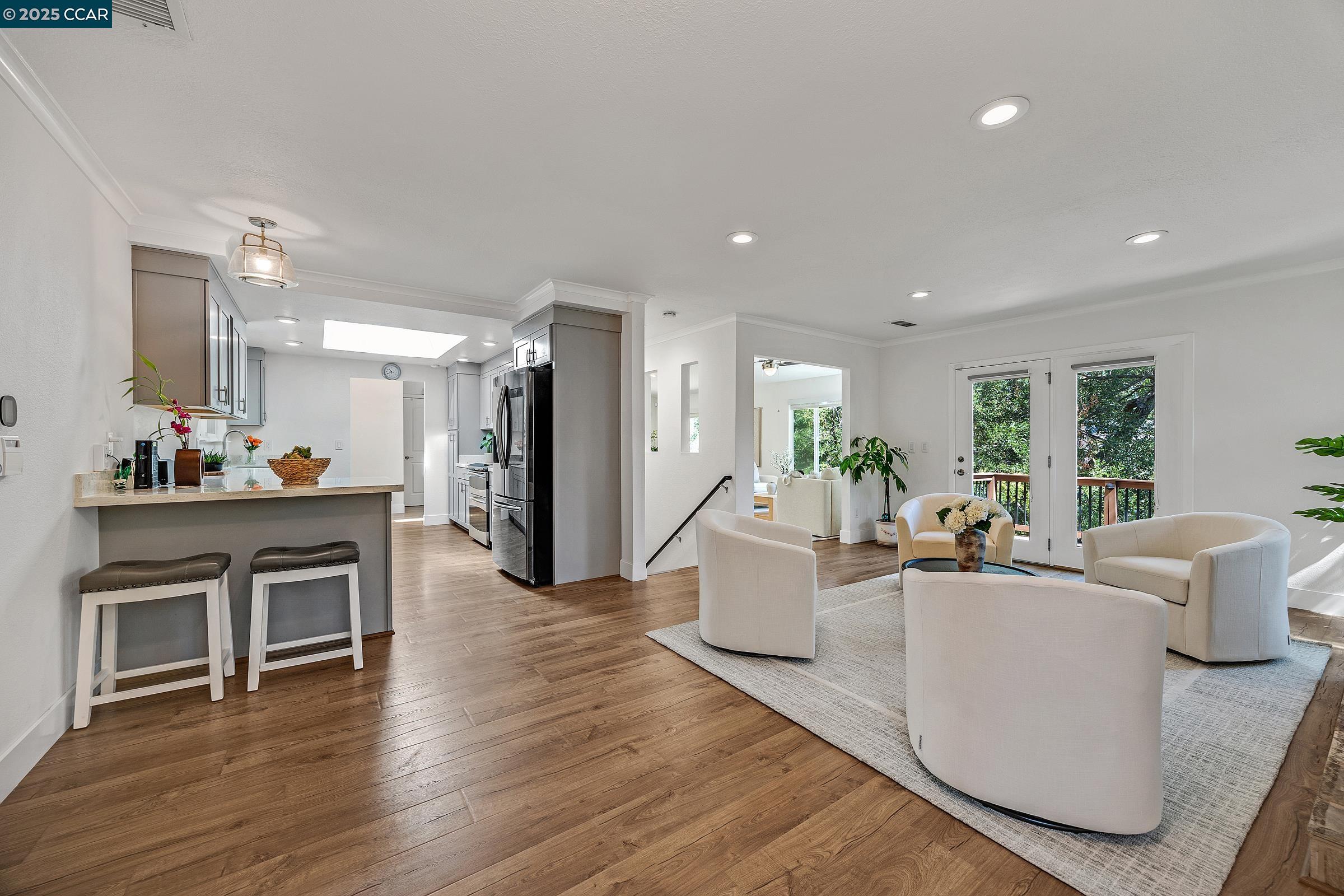 Detail Gallery Image 12 of 38 For 14 Saint Louis Ln, Pleasant Hill,  CA 94523 - 3 Beds | 2/1 Baths