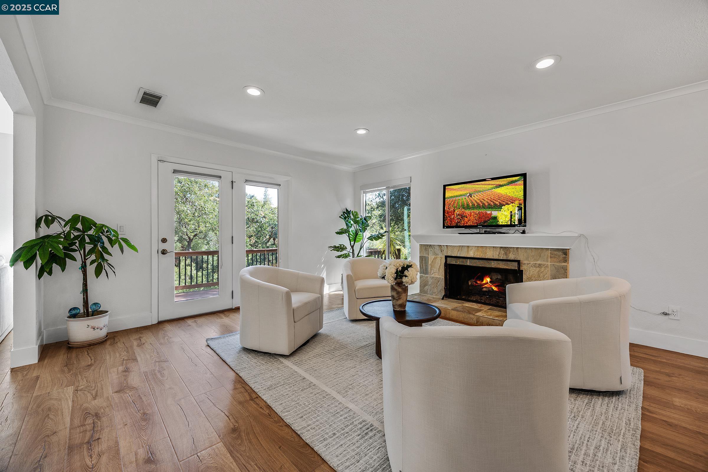 Detail Gallery Image 13 of 38 For 14 Saint Louis Ln, Pleasant Hill,  CA 94523 - 3 Beds | 2/1 Baths