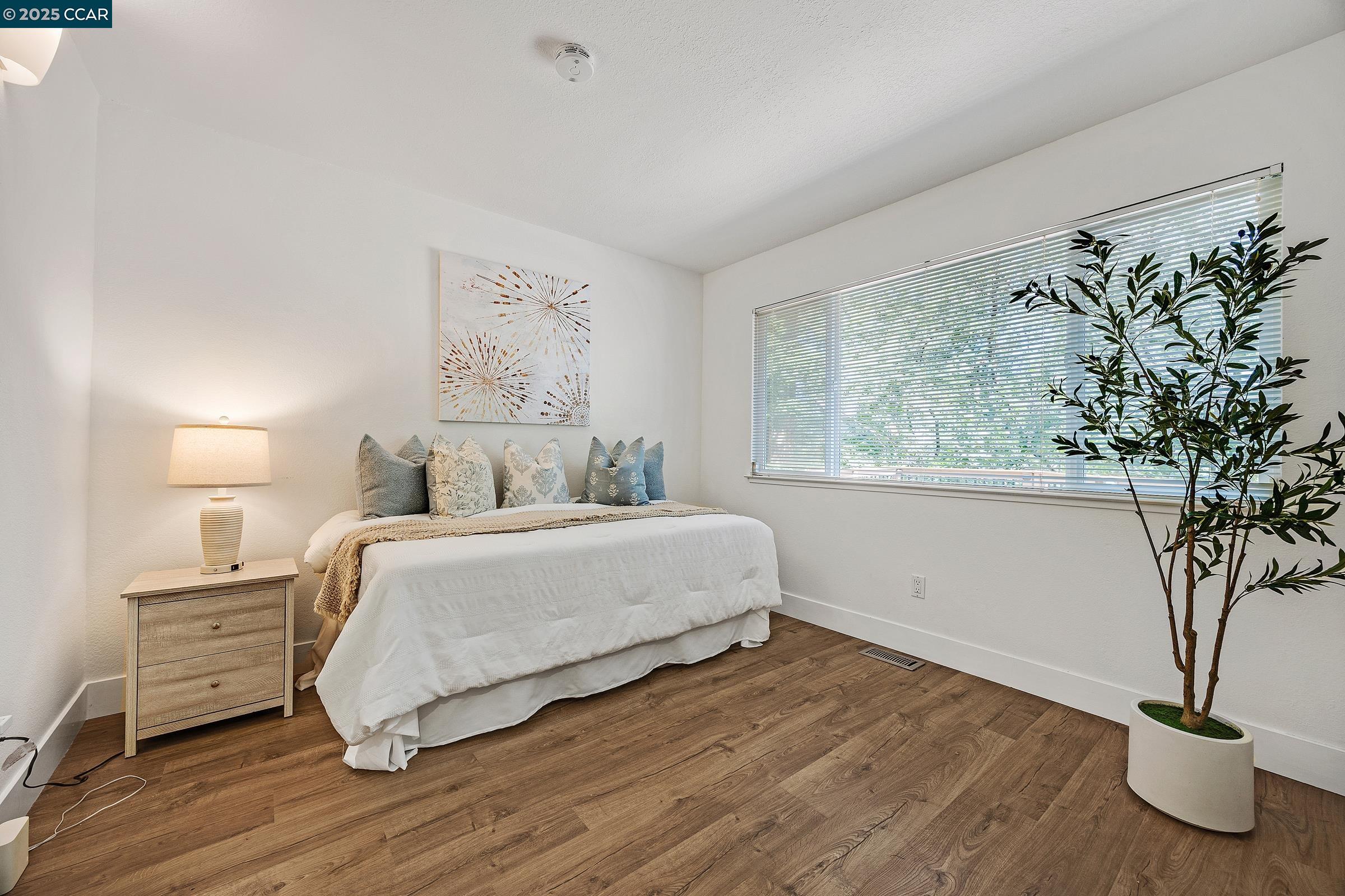 Detail Gallery Image 20 of 38 For 14 Saint Louis Ln, Pleasant Hill,  CA 94523 - 3 Beds | 2/1 Baths