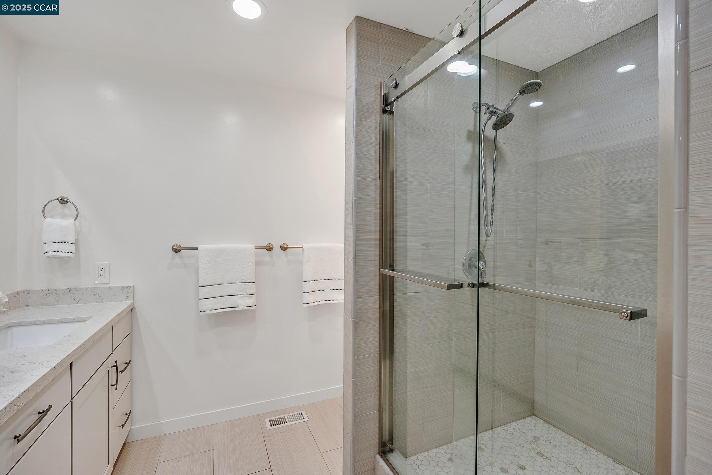 Detail Gallery Image 27 of 38 For 14 Saint Louis Ln, Pleasant Hill,  CA 94523 - 3 Beds | 2/1 Baths