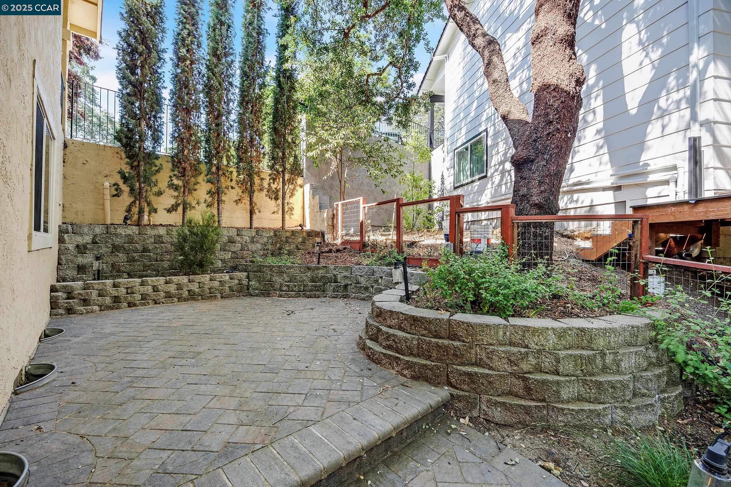 Detail Gallery Image 34 of 38 For 14 Saint Louis Ln, Pleasant Hill,  CA 94523 - 3 Beds | 2/1 Baths