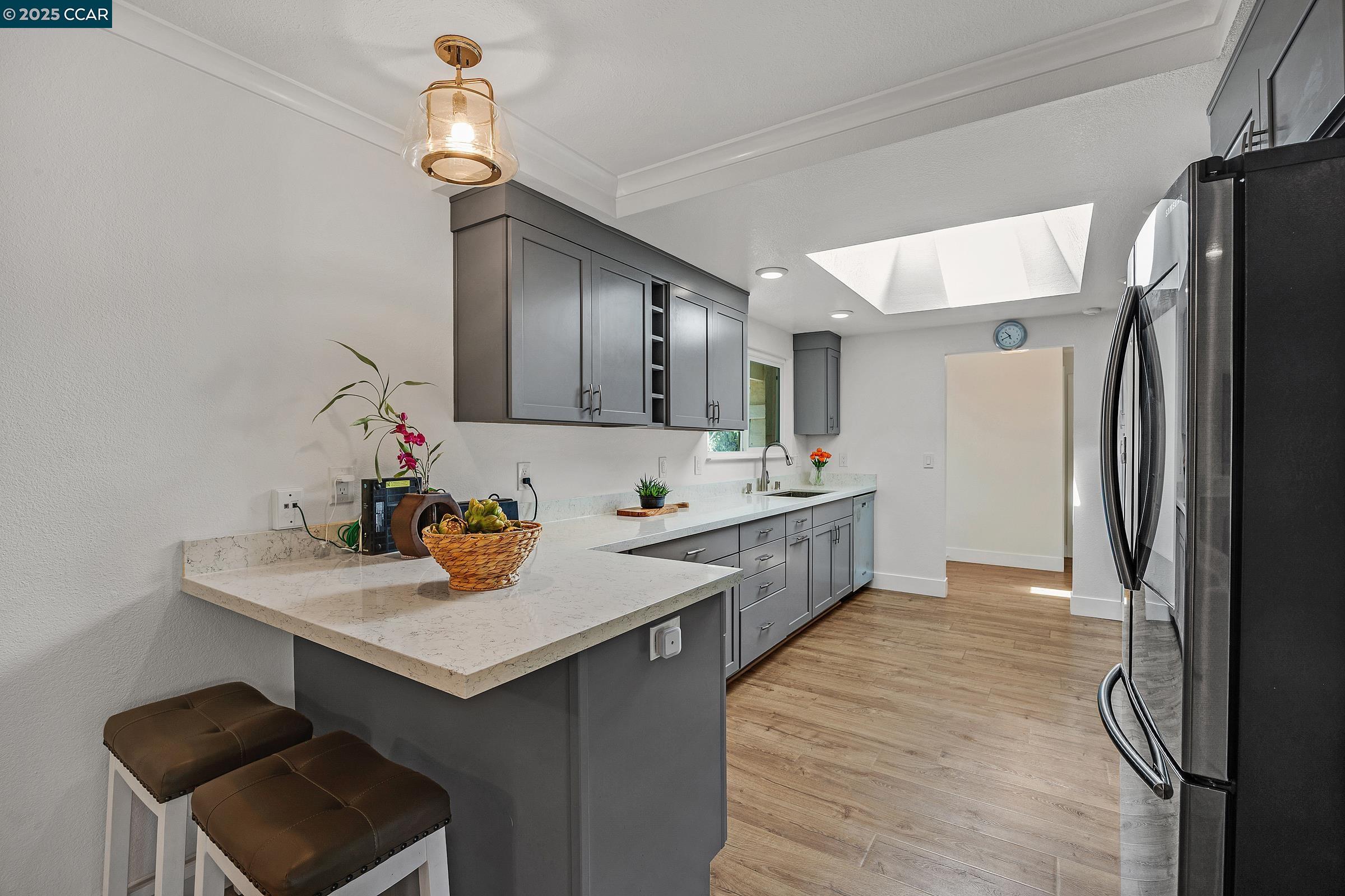 Detail Gallery Image 5 of 38 For 14 Saint Louis Ln, Pleasant Hill,  CA 94523 - 3 Beds | 2/1 Baths