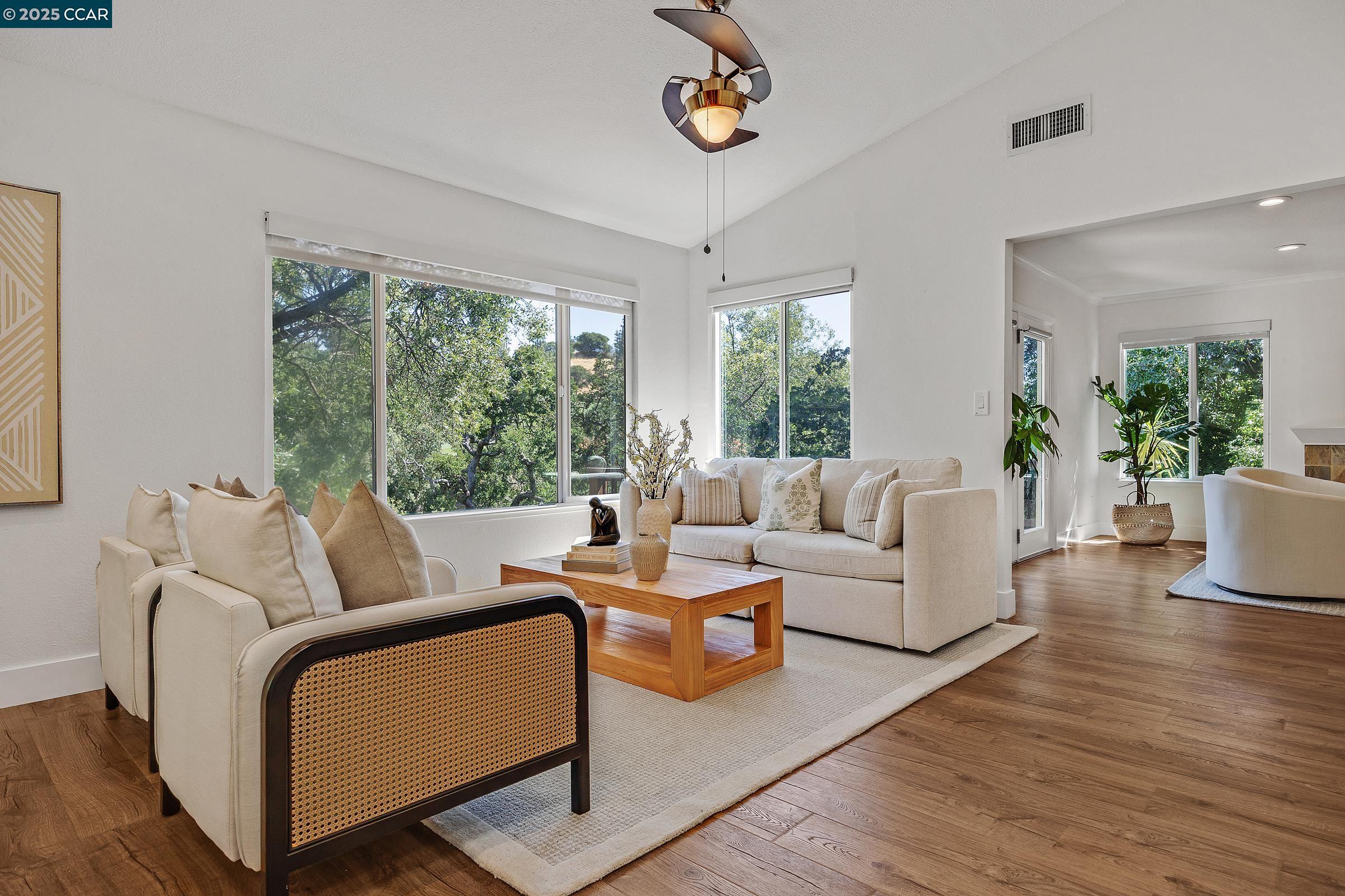 Detail Gallery Image 8 of 38 For 14 Saint Louis Ln, Pleasant Hill,  CA 94523 - 3 Beds | 2/1 Baths