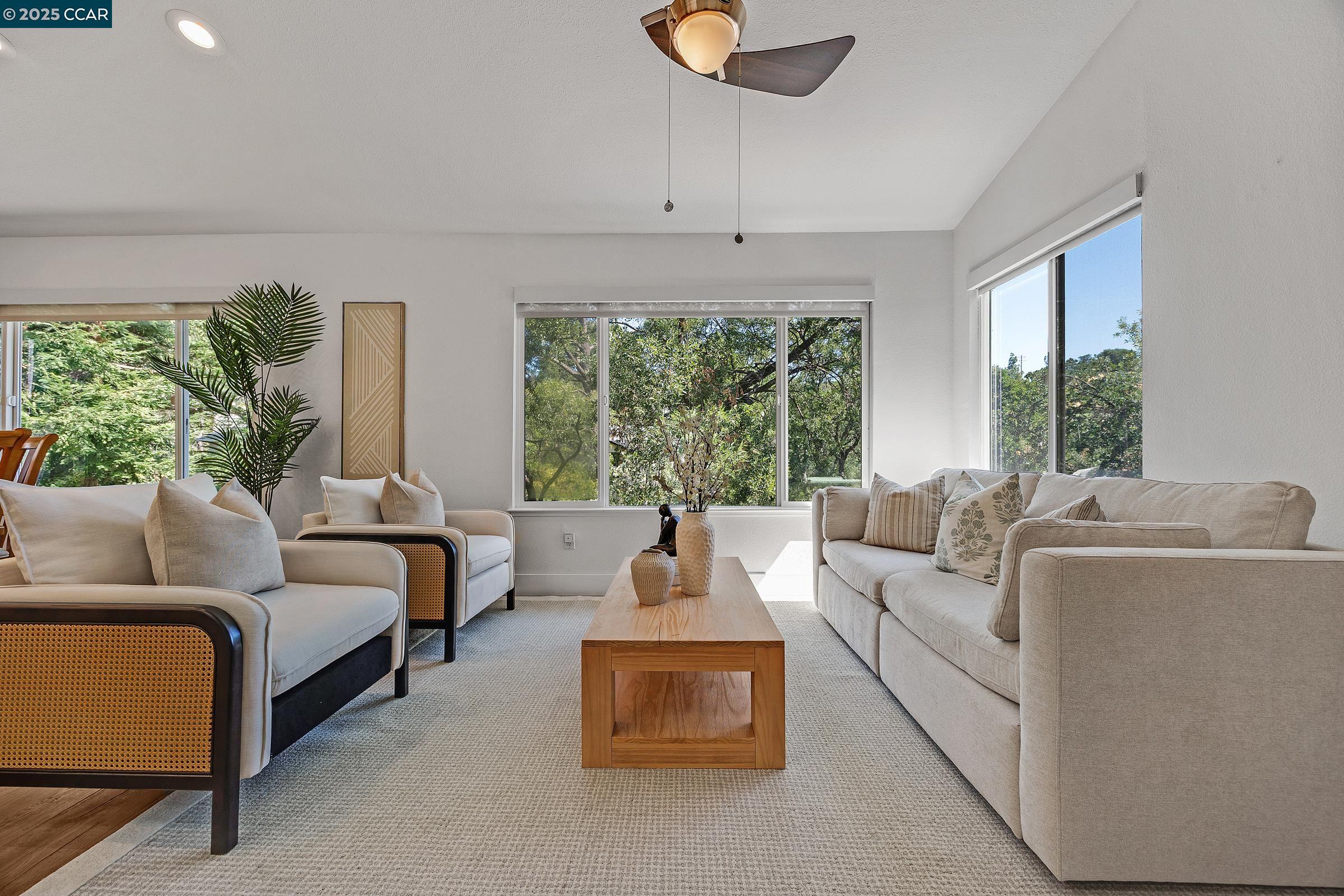 Detail Gallery Image 9 of 38 For 14 Saint Louis Ln, Pleasant Hill,  CA 94523 - 3 Beds | 2/1 Baths