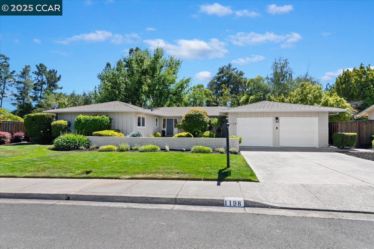 Detail Gallery Image 1 of 1 For 1198 Larch Ave, Moraga,  CA 94556 - 4 Beds | 2 Baths