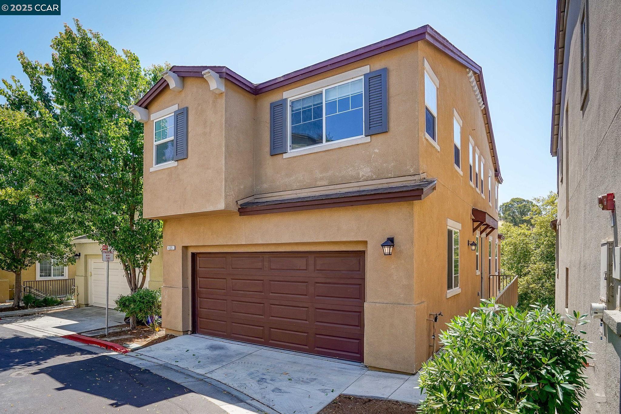 Detail Gallery Image 2 of 31 For 435 Colina Way, El Sobrante,  CA 94803 - 4 Beds | 3/1 Baths