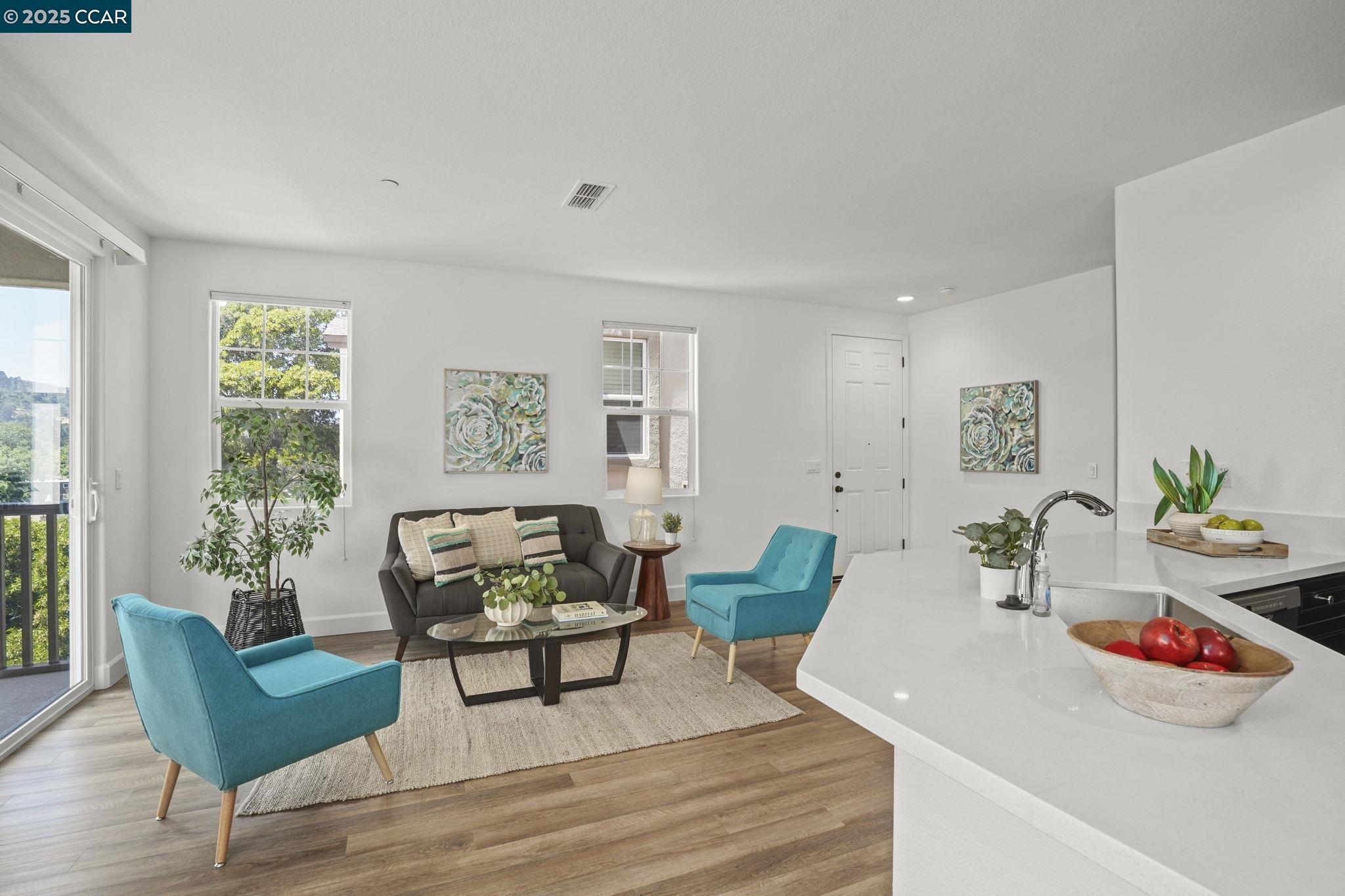 Detail Gallery Image 12 of 31 For 435 Colina Way, El Sobrante,  CA 94803 - 4 Beds | 3/1 Baths