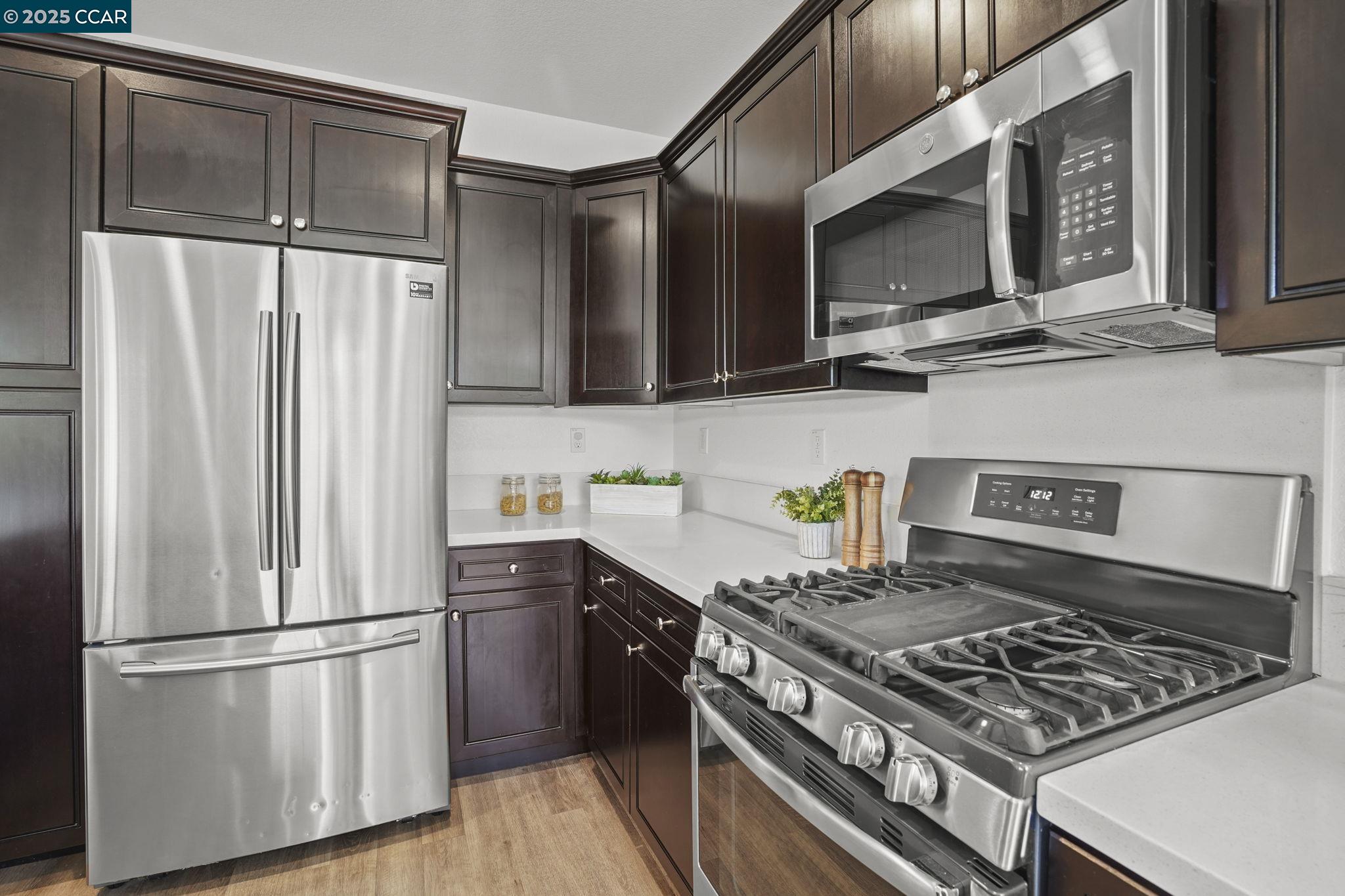 Detail Gallery Image 14 of 31 For 435 Colina Way, El Sobrante,  CA 94803 - 4 Beds | 3/1 Baths