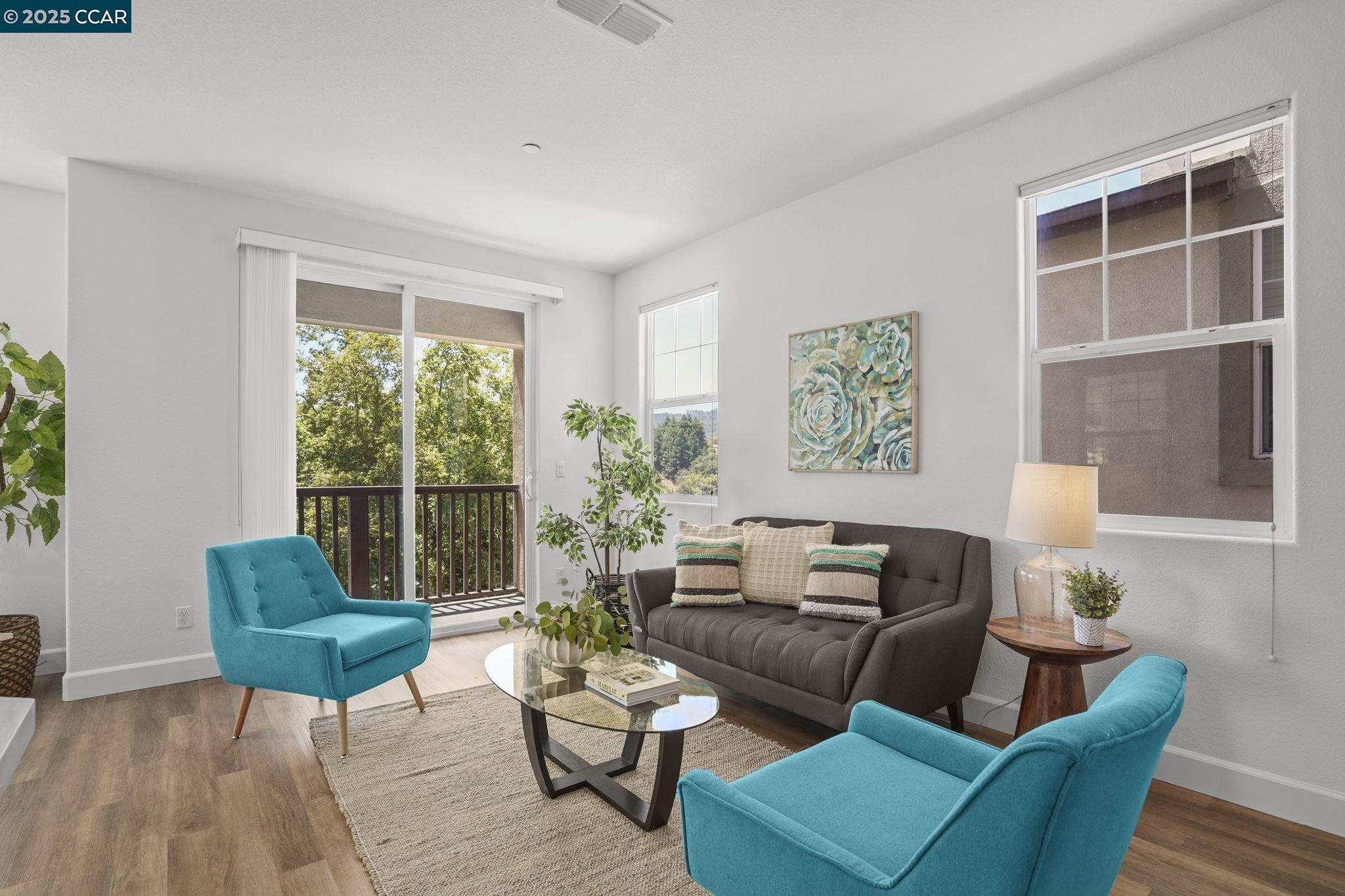 Detail Gallery Image 3 of 31 For 435 Colina Way, El Sobrante,  CA 94803 - 4 Beds | 3/1 Baths