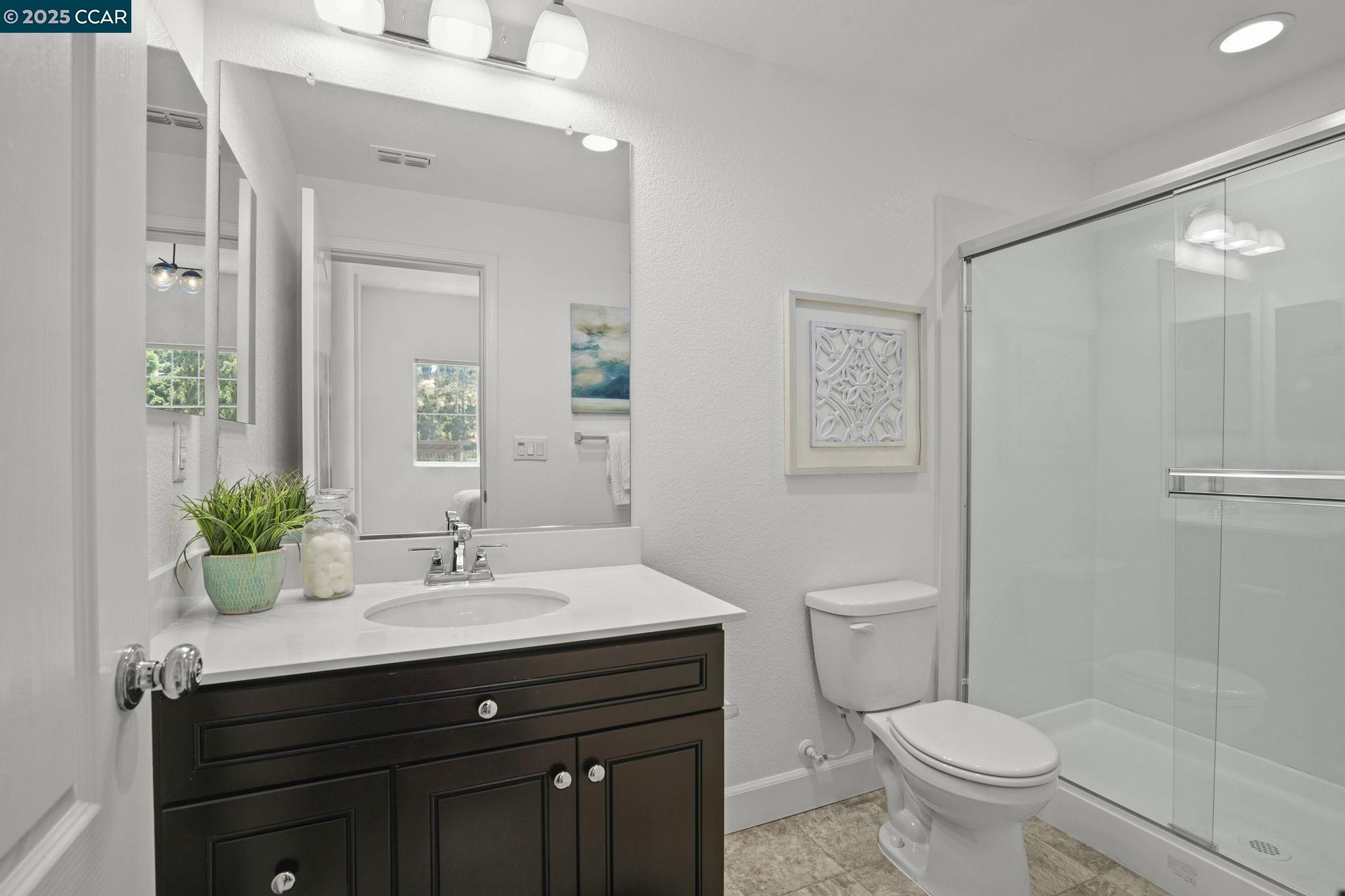 Detail Gallery Image 23 of 31 For 435 Colina Way, El Sobrante,  CA 94803 - 4 Beds | 3/1 Baths