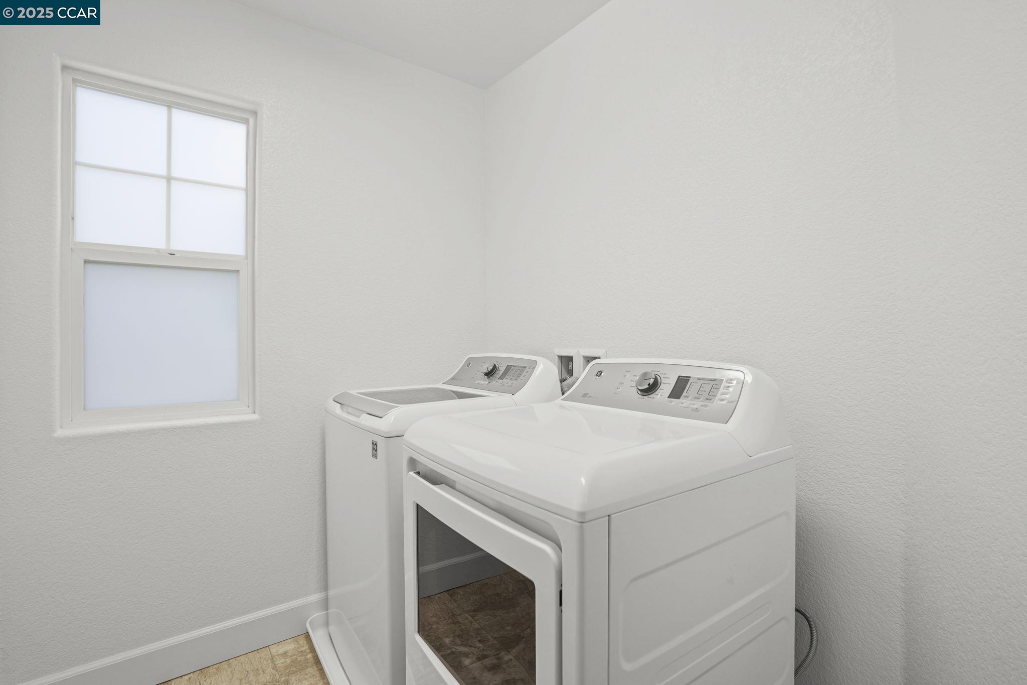 Detail Gallery Image 27 of 31 For 435 Colina Way, El Sobrante,  CA 94803 - 4 Beds | 3/1 Baths
