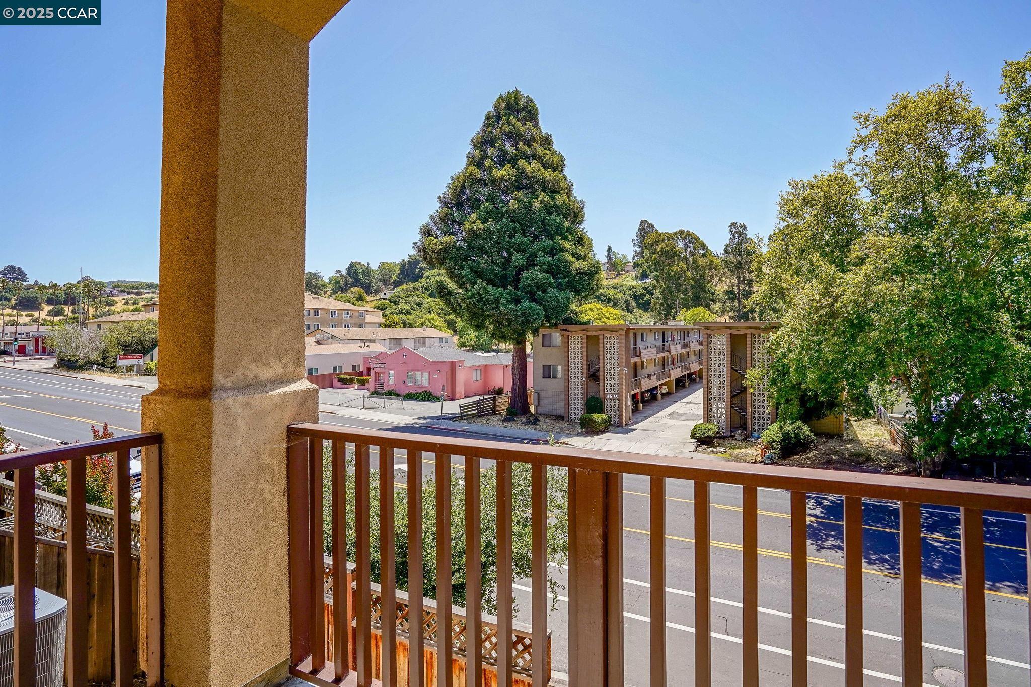 Detail Gallery Image 28 of 31 For 435 Colina Way, El Sobrante,  CA 94803 - 4 Beds | 3/1 Baths
