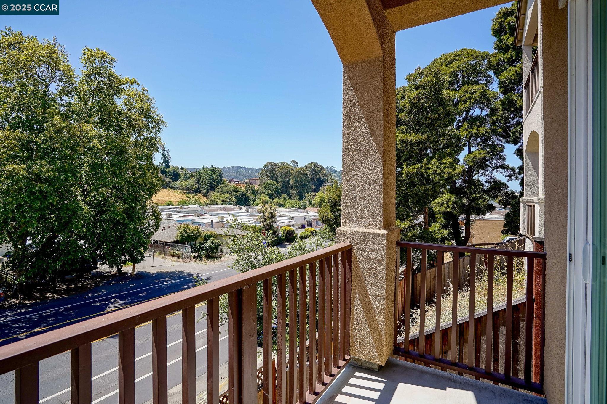 Detail Gallery Image 29 of 31 For 435 Colina Way, El Sobrante,  CA 94803 - 4 Beds | 3/1 Baths