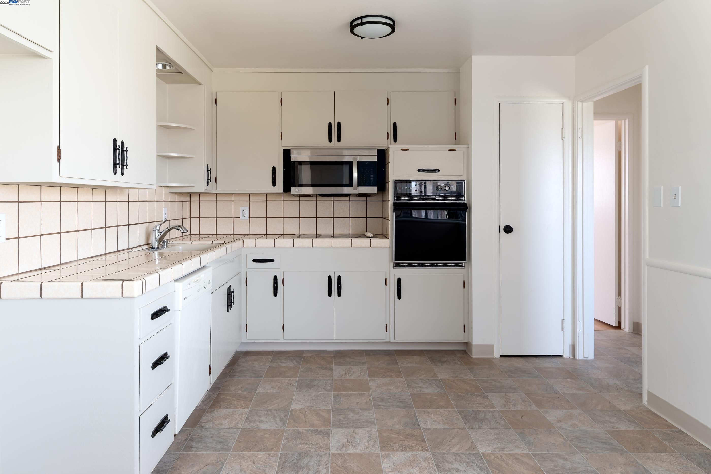 Detail Gallery Image 6 of 35 For 974 Kramer St, San Leandro,  CA 94579 - 3 Beds | 2 Baths