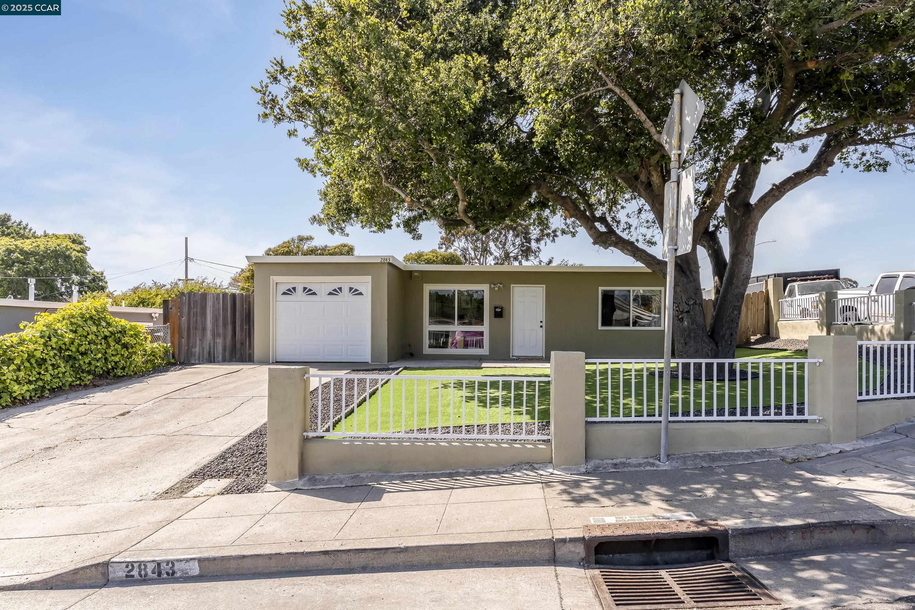 Detail Gallery Image 3 of 47 For 2843 Moyers Rd, Richmond,  CA 94806 - 3 Beds | 1 Baths