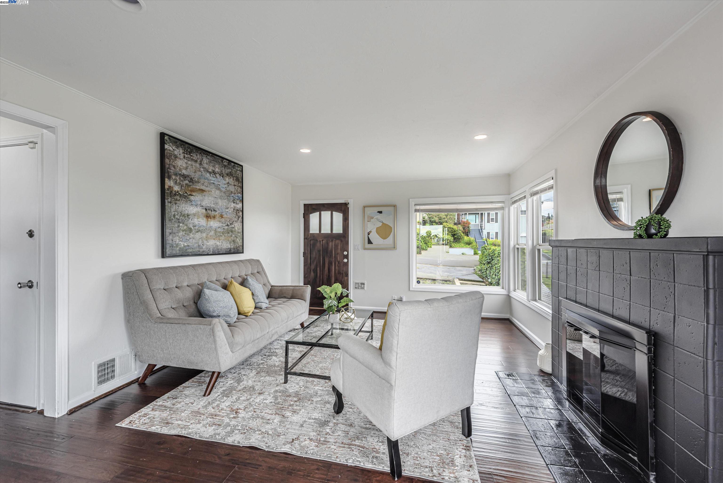 Detail Gallery Image 3 of 35 For 9883 Lawlor St, Oakland,  CA 94605 - 4 Beds | 2 Baths