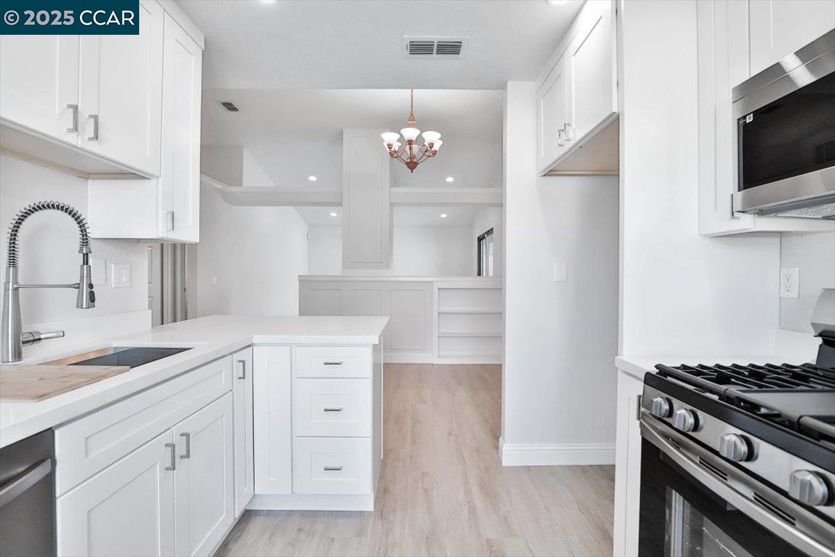 Detail Gallery Image 11 of 28 For 8301 Brixham Ct, Antelope,  CA 95843 - 2 Beds | 2 Baths