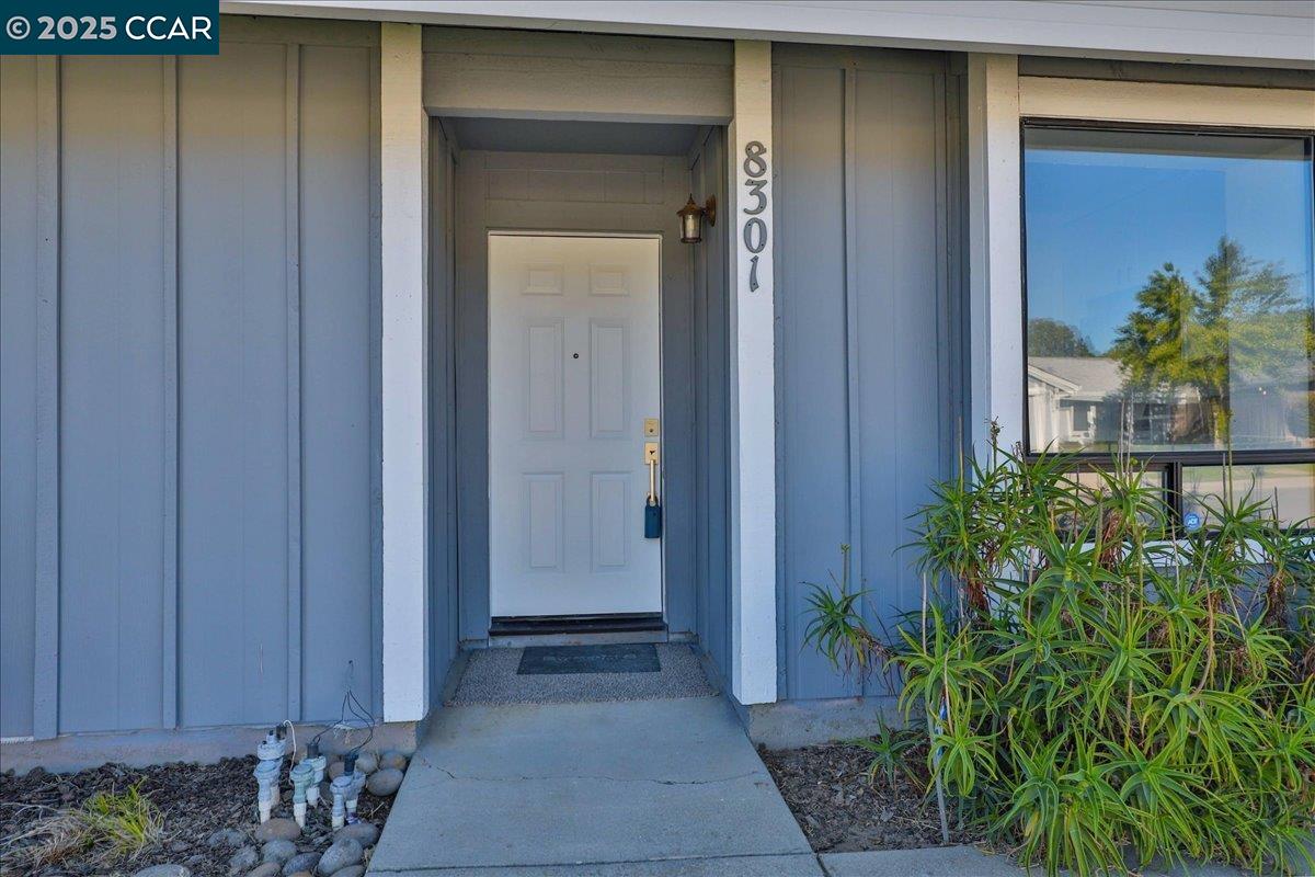 Detail Gallery Image 3 of 28 For 8301 Brixham Ct, Antelope,  CA 95843 - 2 Beds | 2 Baths