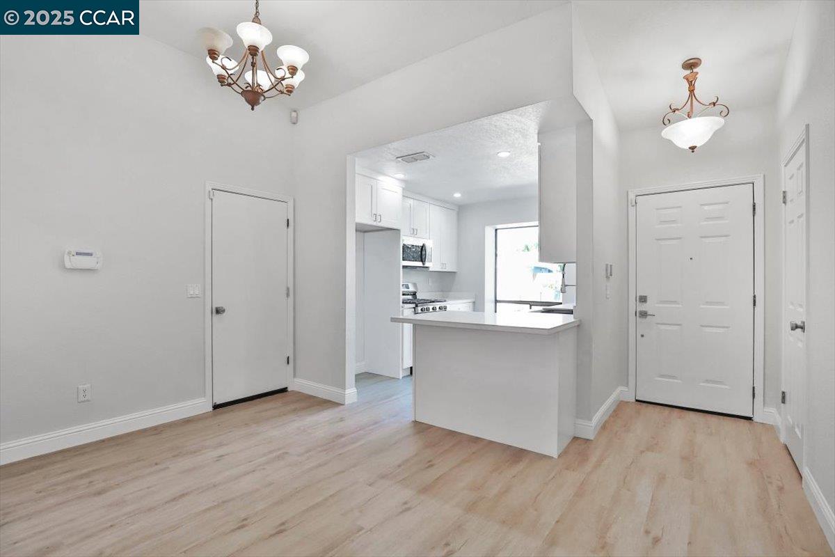 Detail Gallery Image 4 of 28 For 8301 Brixham Ct, Antelope,  CA 95843 - 2 Beds | 2 Baths