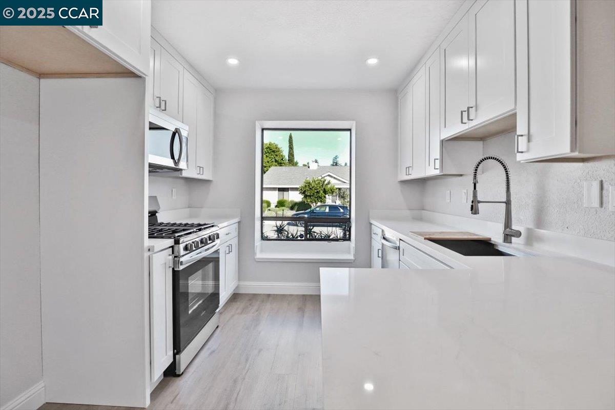 Detail Gallery Image 8 of 28 For 8301 Brixham Ct, Antelope,  CA 95843 - 2 Beds | 2 Baths