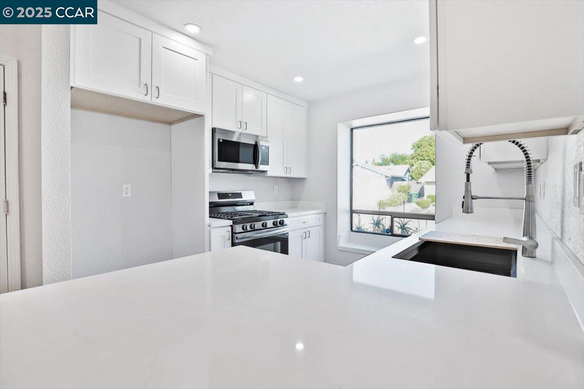 Detail Gallery Image 9 of 28 For 8301 Brixham Ct, Antelope,  CA 95843 - 2 Beds | 2 Baths