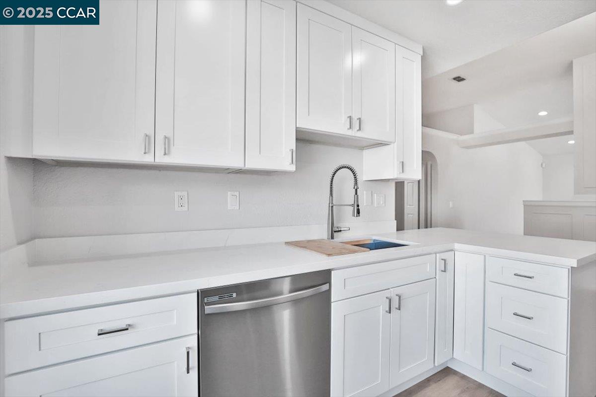 Detail Gallery Image 10 of 28 For 8301 Brixham Ct, Antelope,  CA 95843 - 2 Beds | 2 Baths