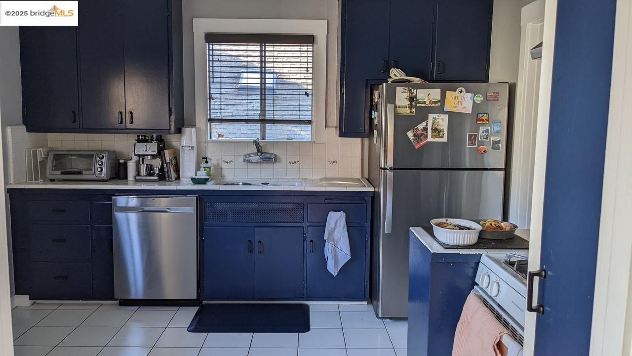 1730 Francisco ST, Berkeley, California 94703, 5 Bedrooms Bedrooms, 11 Rooms Rooms,3 BathroomsBathrooms,Residential Lease,For Rent,1730 Francisco ST,41102200