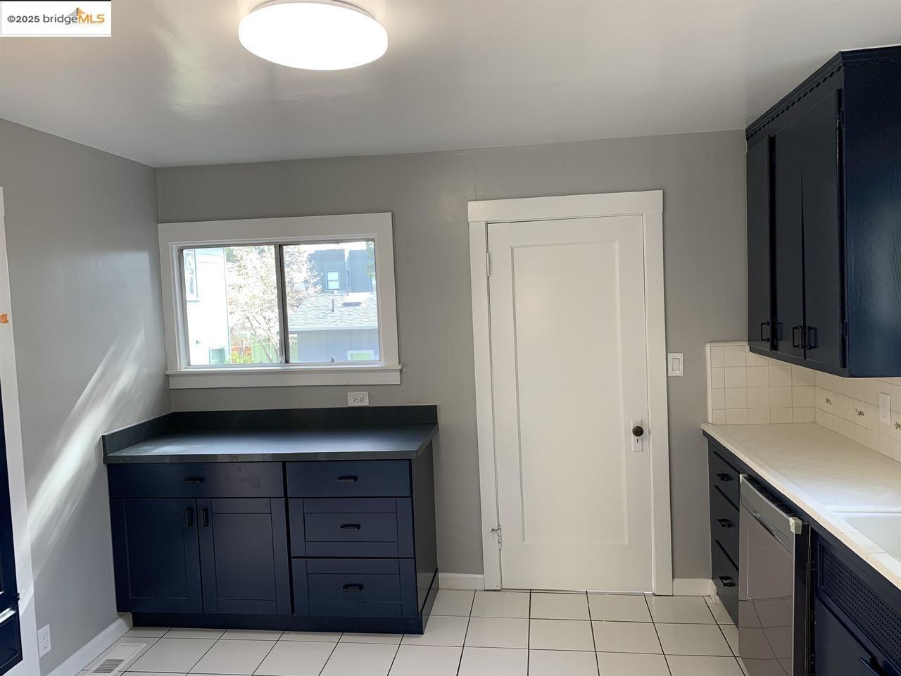 1730 Francisco ST, Berkeley, California 94703, 5 Bedrooms Bedrooms, 11 Rooms Rooms,3 BathroomsBathrooms,Residential Lease,For Rent,1730 Francisco ST,41102200